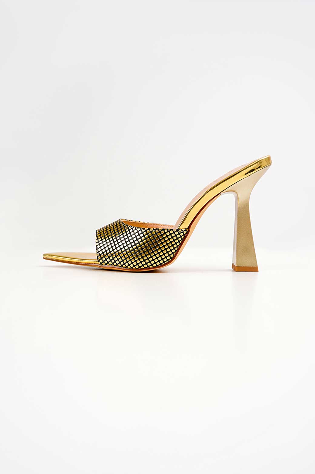 GOLD POINTED GOLD HEEL
