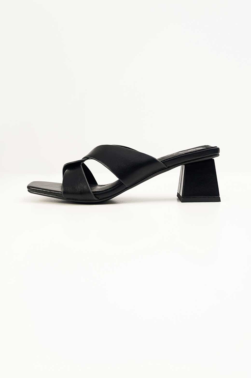 BLACK CROSS OVER BLOCK HEEL