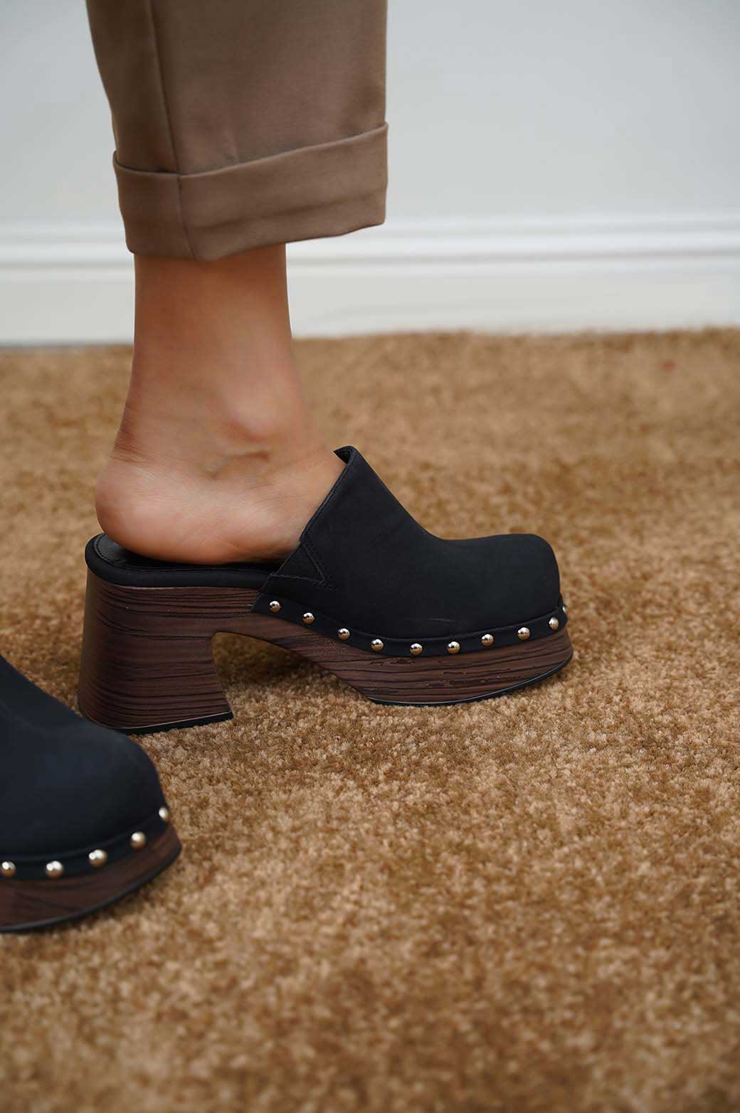 BLACK STUDDED PLATFORM CLOGS