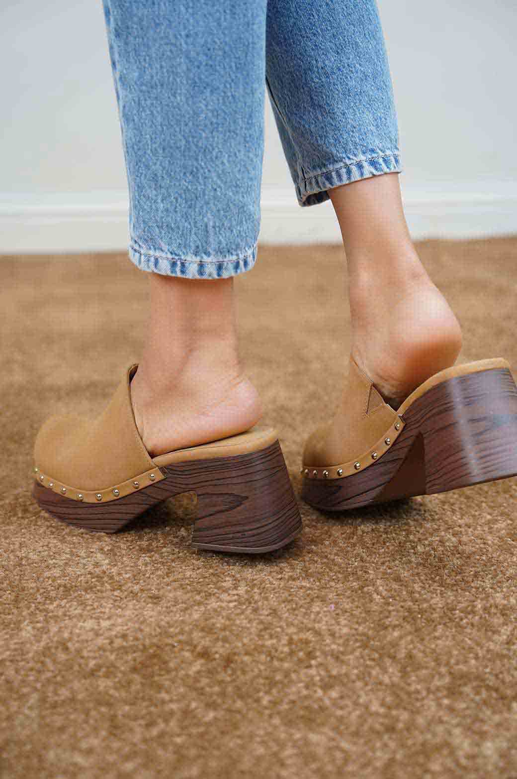 KHAKI STUDDED PLATFORM CLOGS