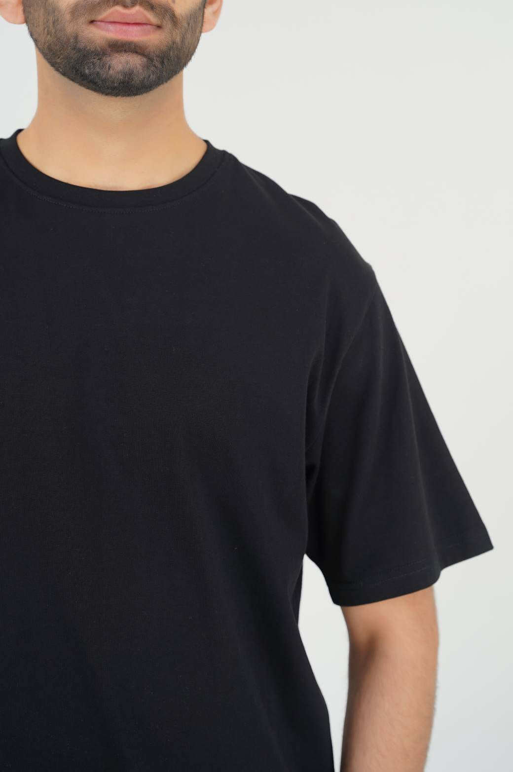 BLACK BASIC T SHIRT