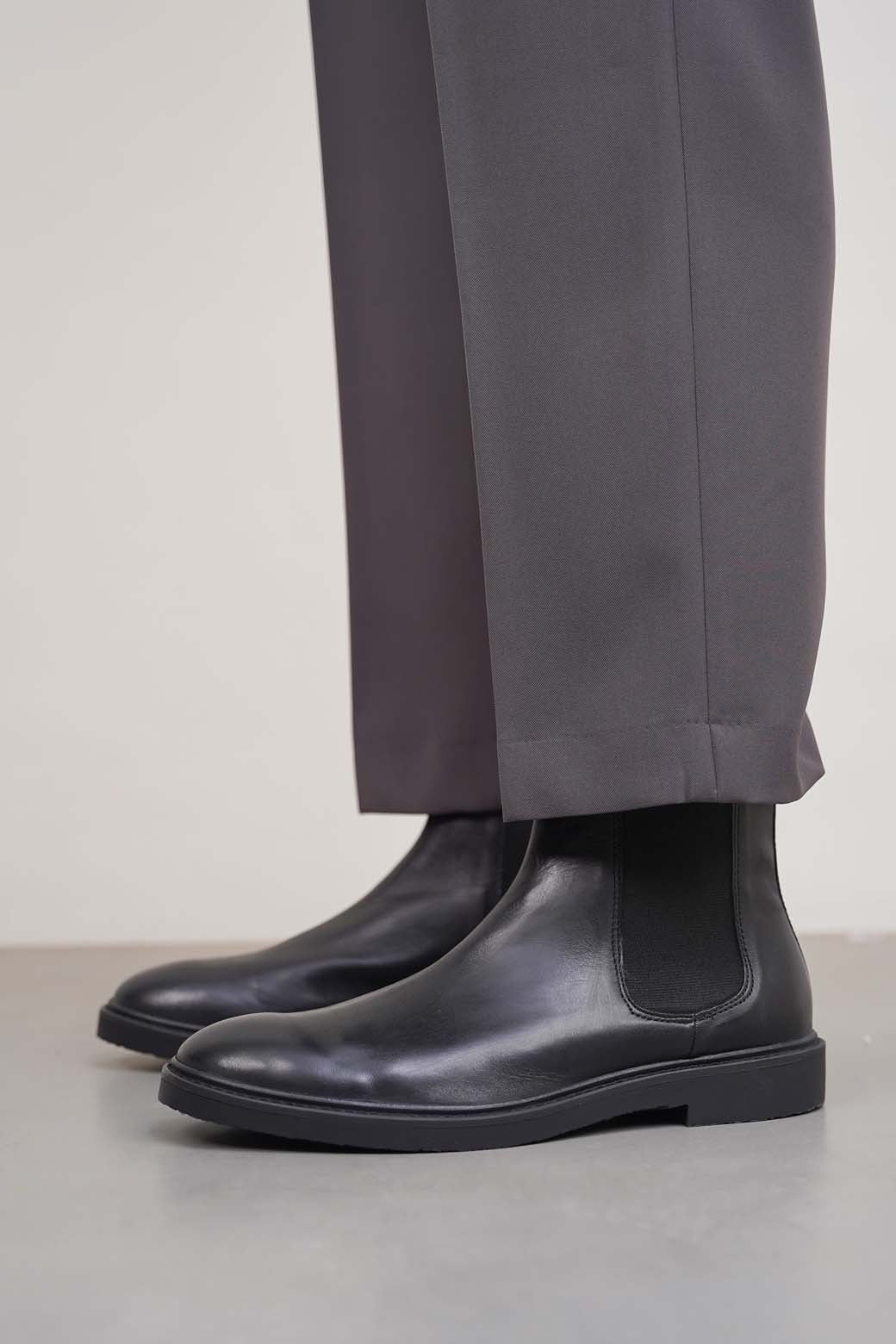 BLACK BOWIE CHELSEA BOOTS