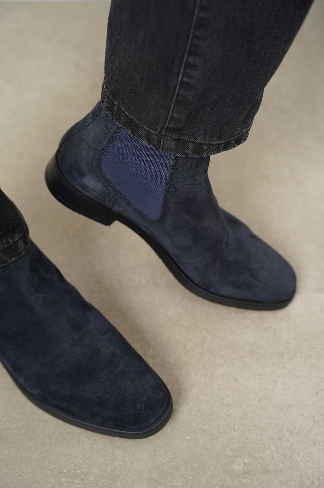NAVY CLASSIC CHELSEA BOOTS