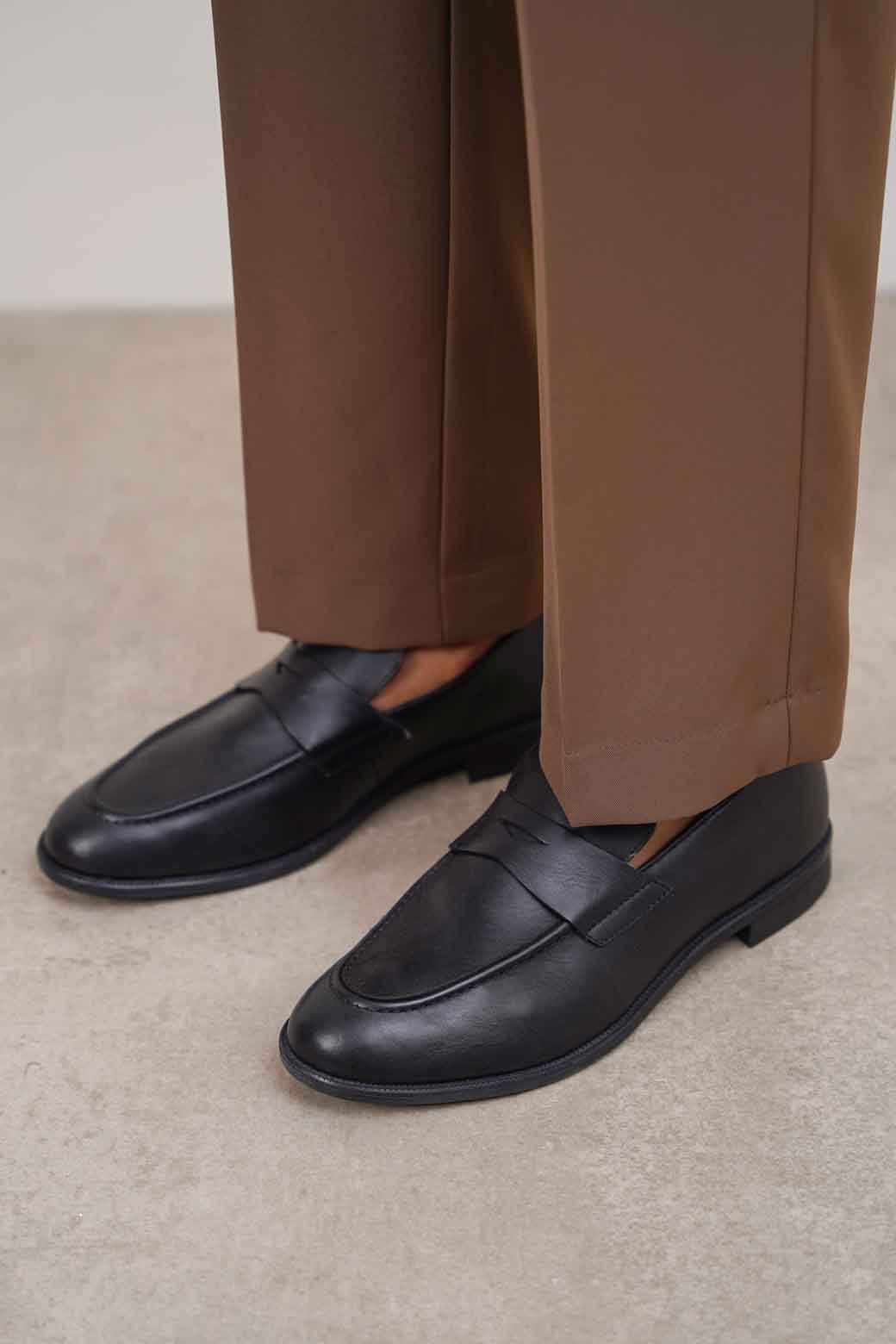 BLACK CLASSIC LEATHER LOAFERS