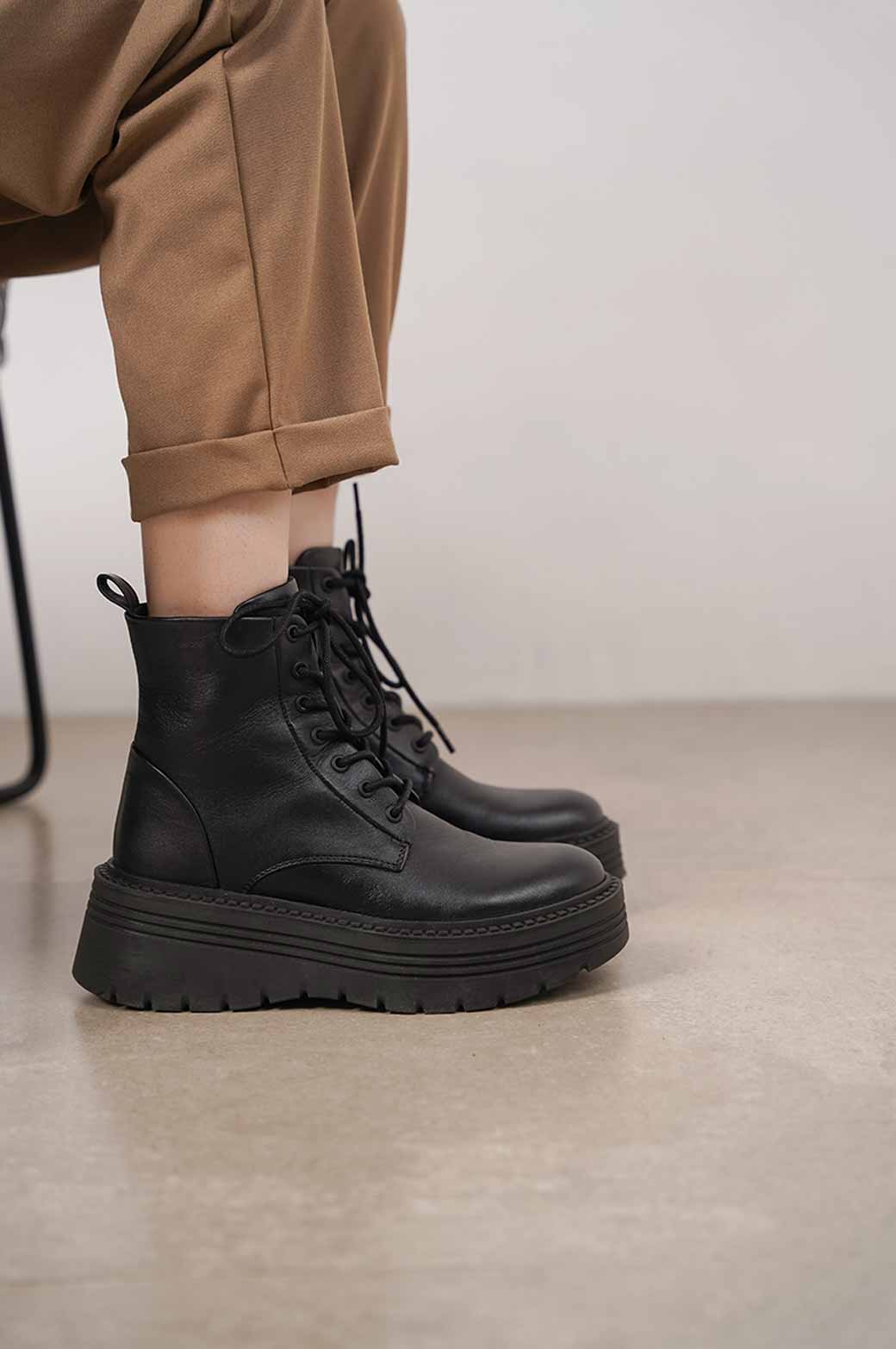 BLACK LEATHER COMBAT BOOTS
