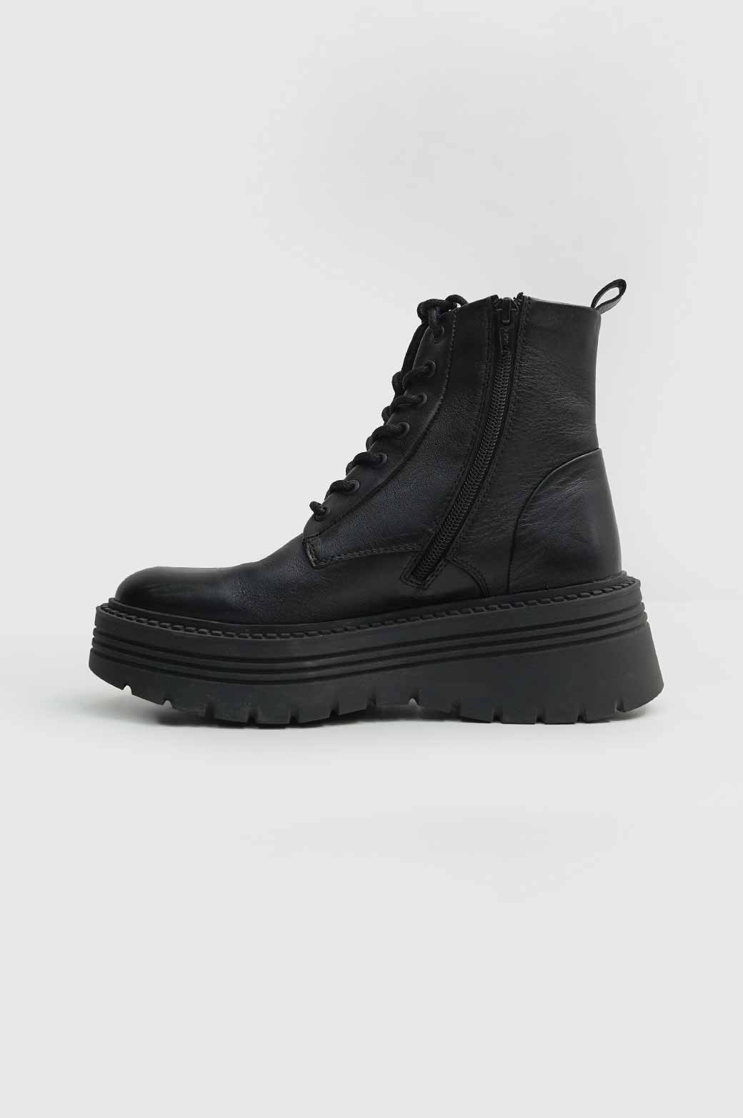 BLACK LEATHER COMBAT BOOTS
