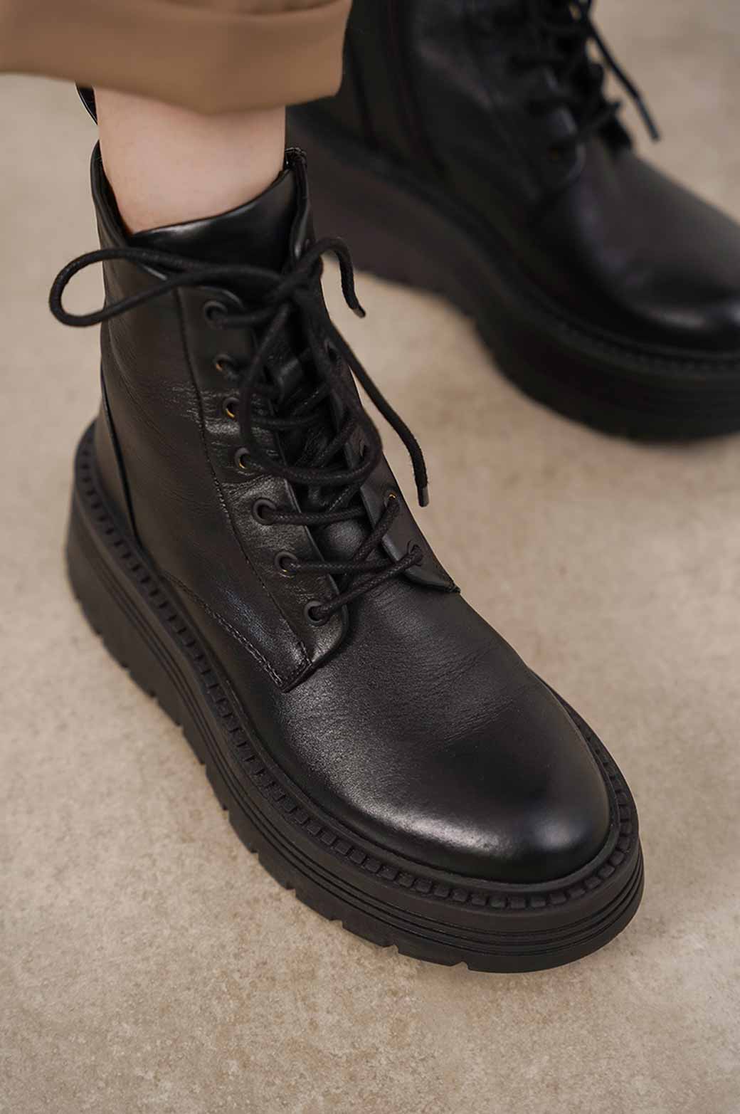 BLACK LEATHER COMBAT BOOTS