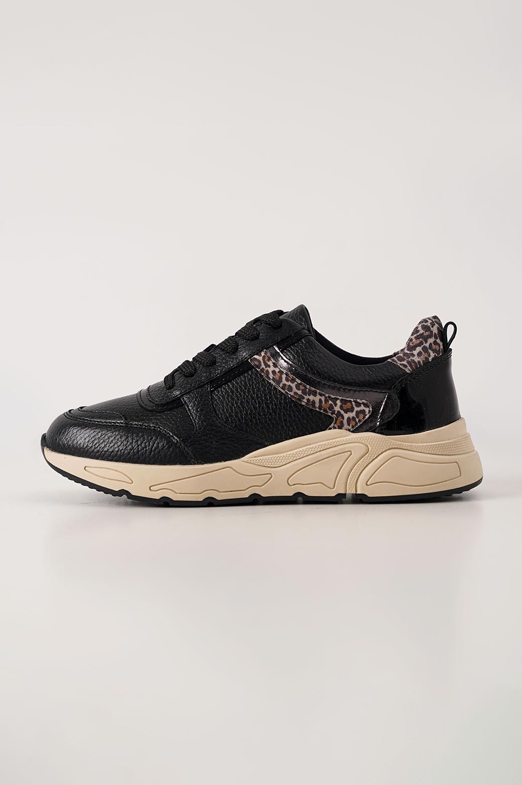 BLACK SNEAKERS WITH ANIMAL PRINT DETAIL