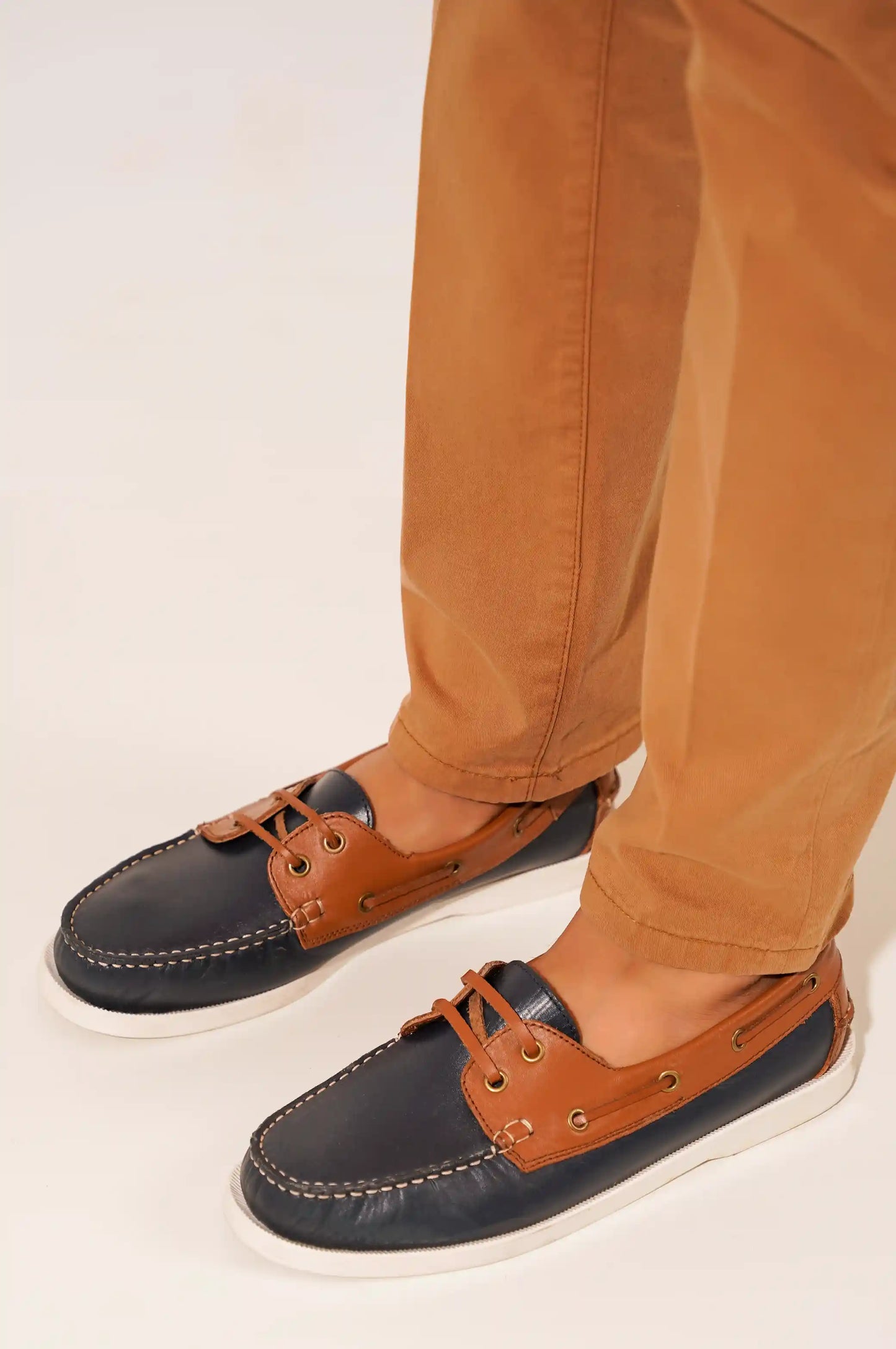 NAVY LEATHER BOAT SHOES