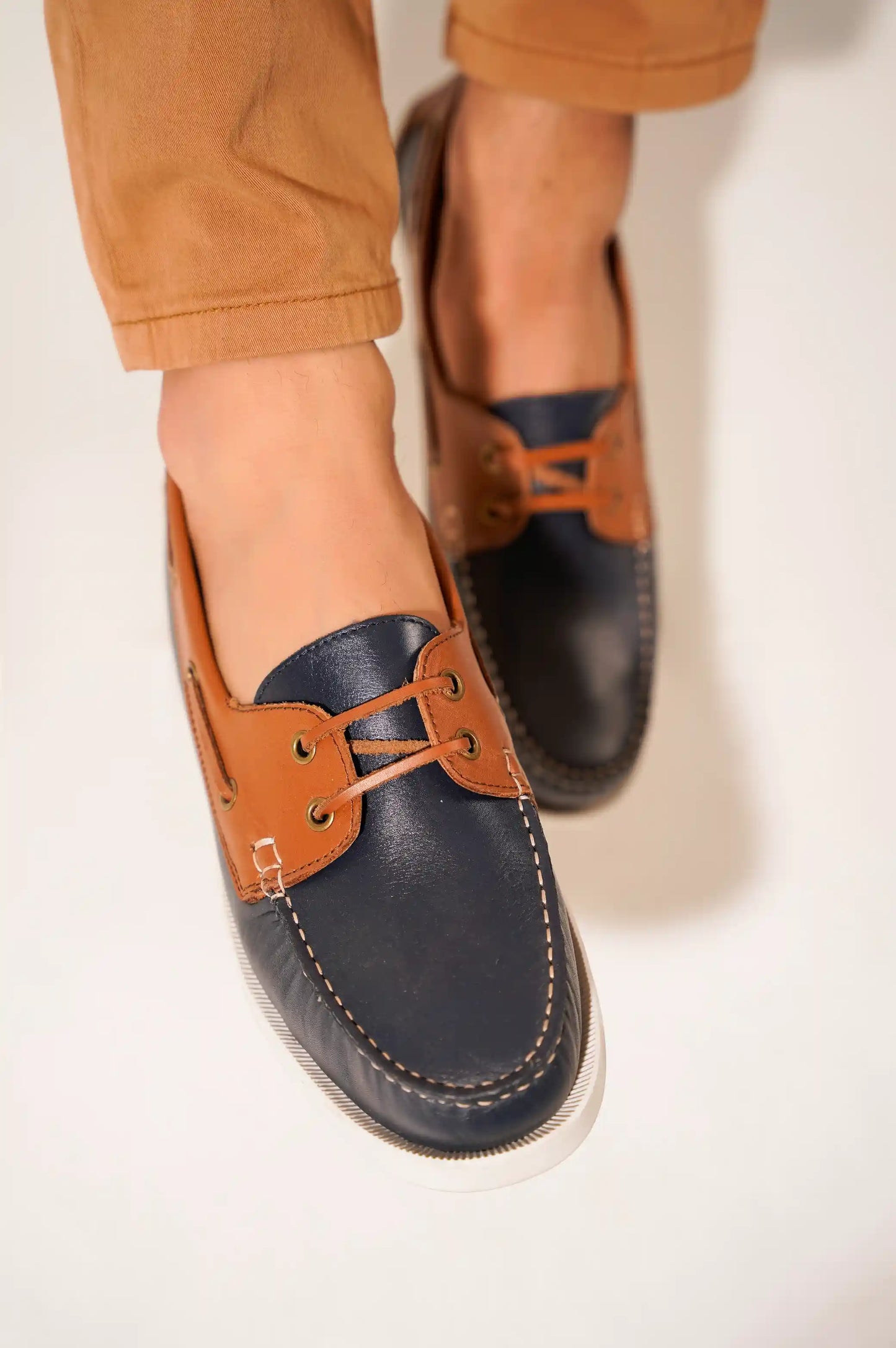 NAVY LEATHER BOAT SHOES