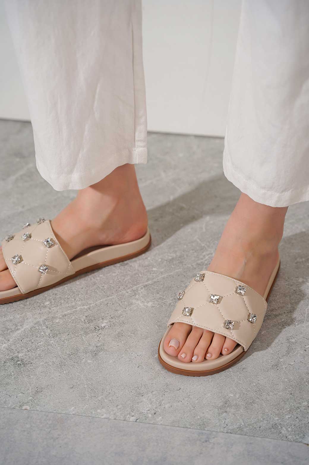 Quilted slide online sandal