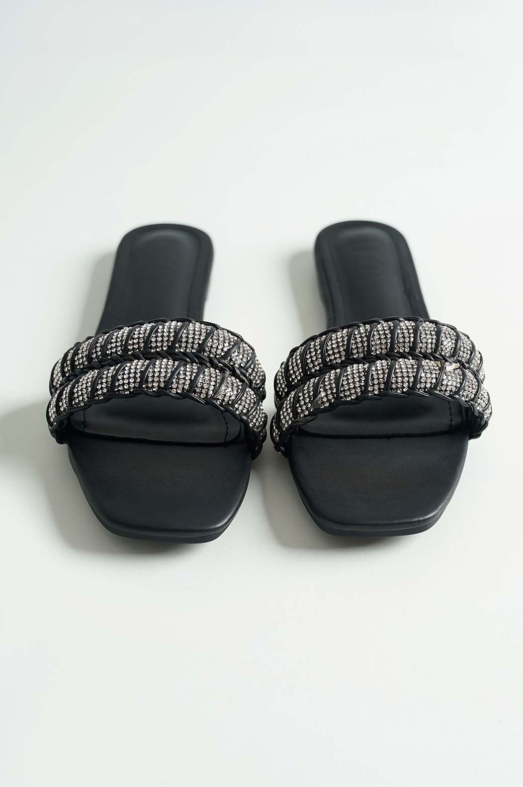 BLACK CRSYTAL ROPE FLATS