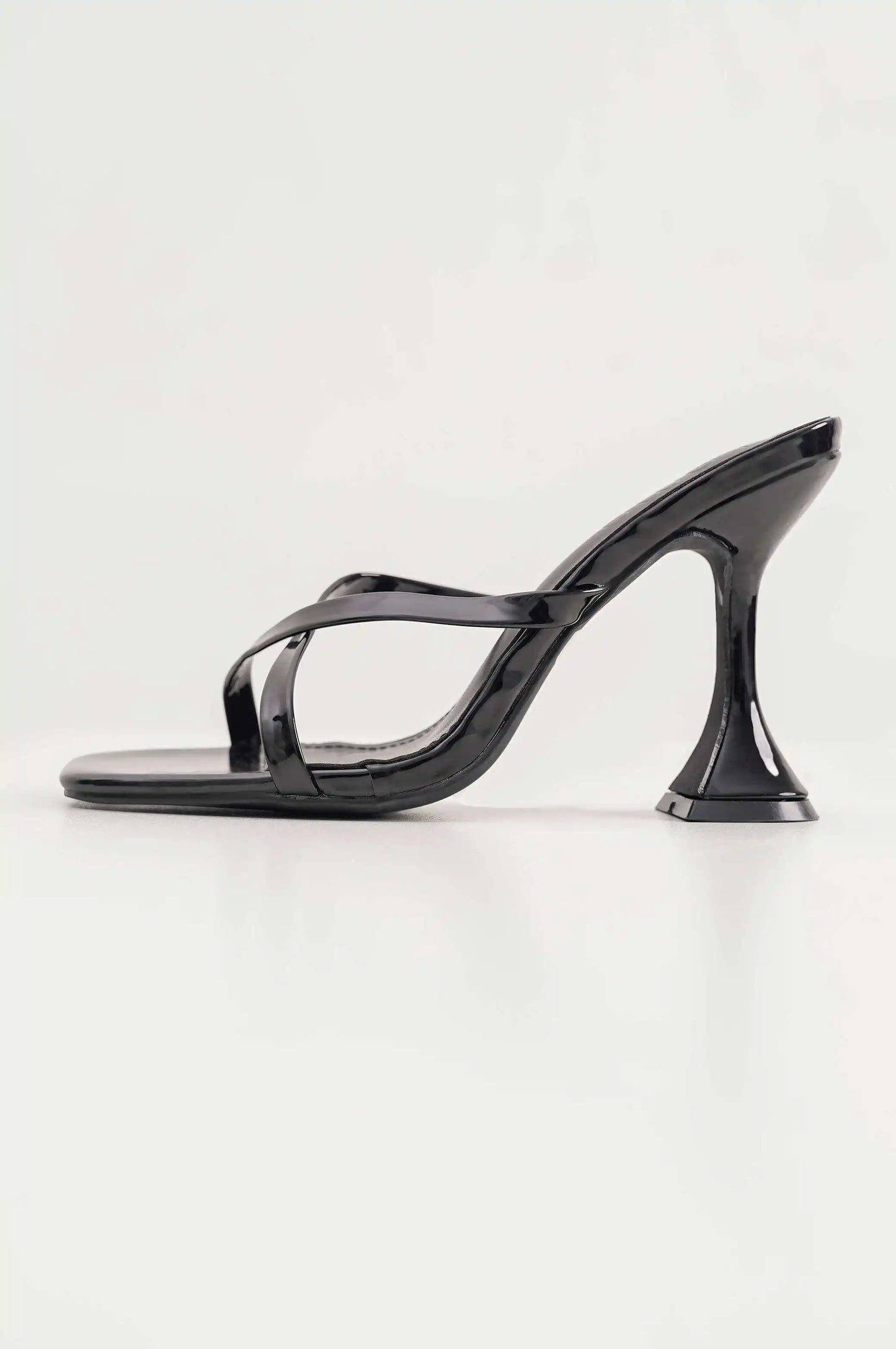 BLACK CRISS-CROSS HEALS