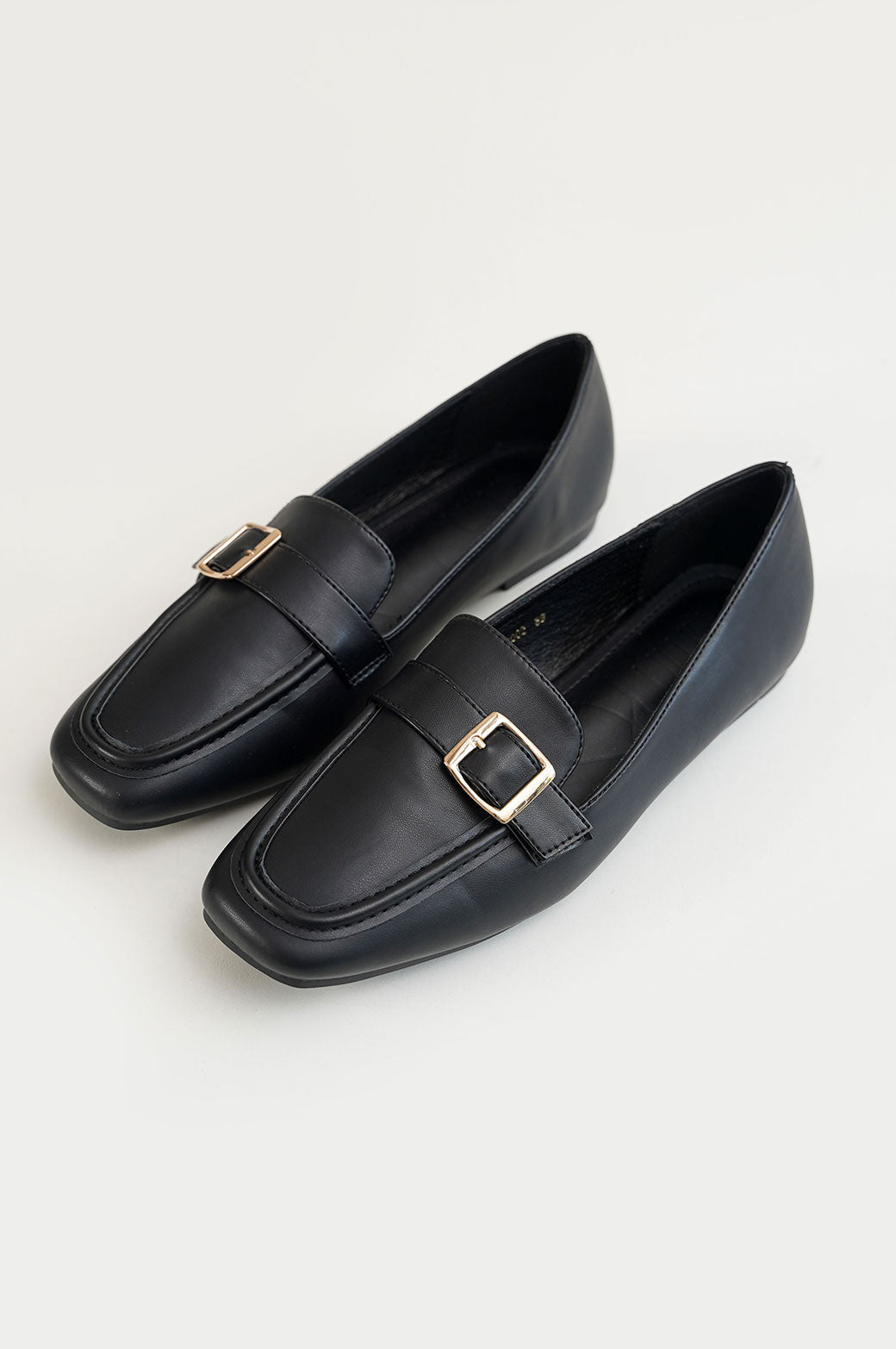 BLACK LOAFERS WITH BUCKLE