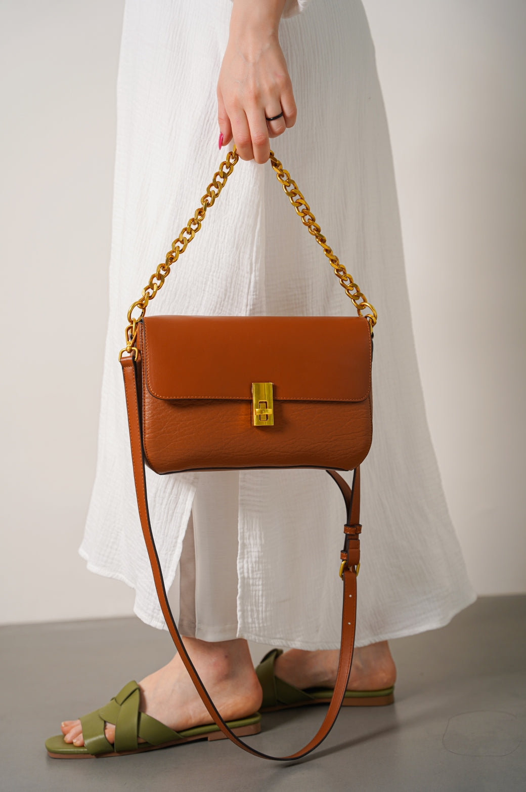 Elevate Your Style Chain Crossbody Bag Lama Retail