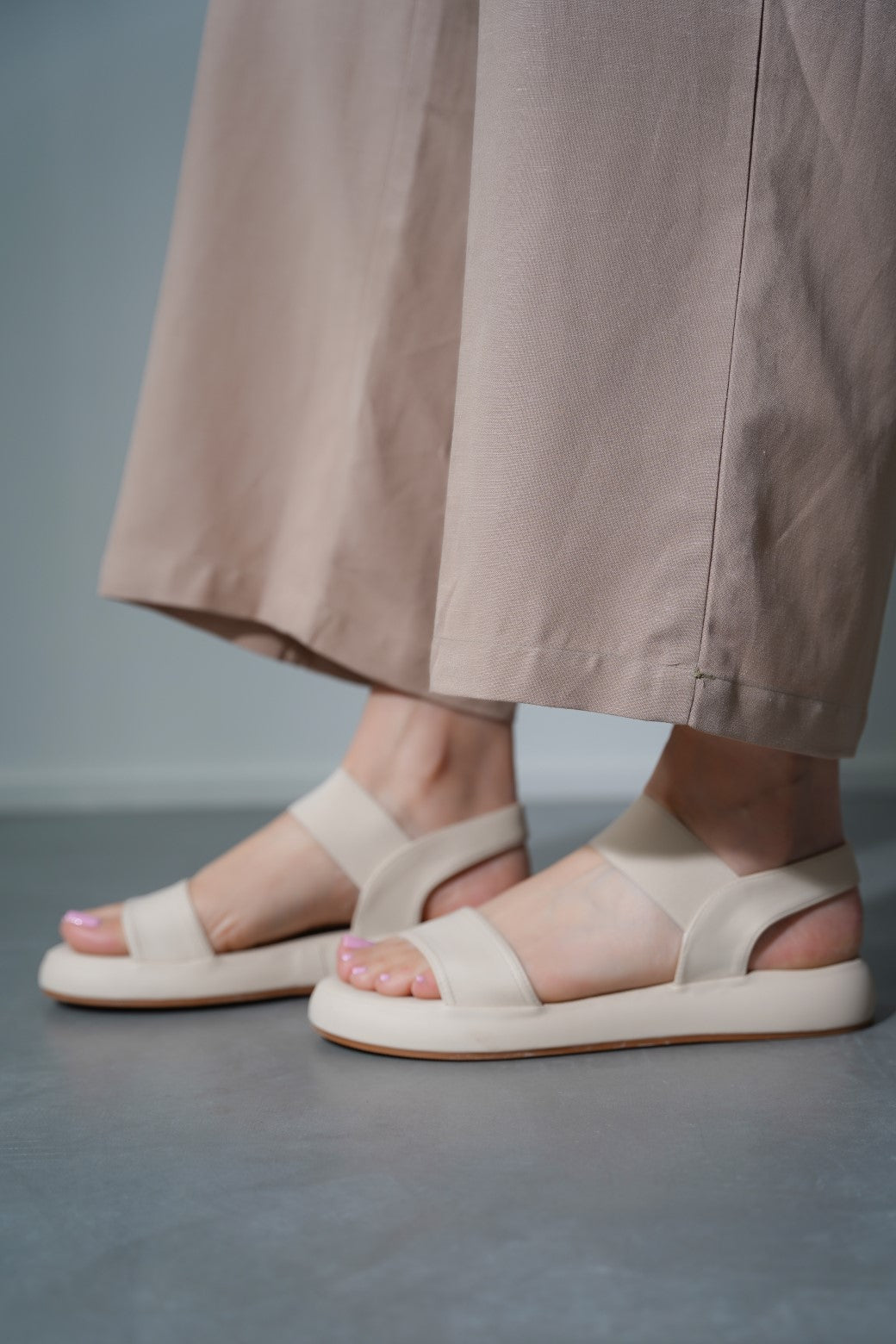 WHITE GO MAMA SANDALS