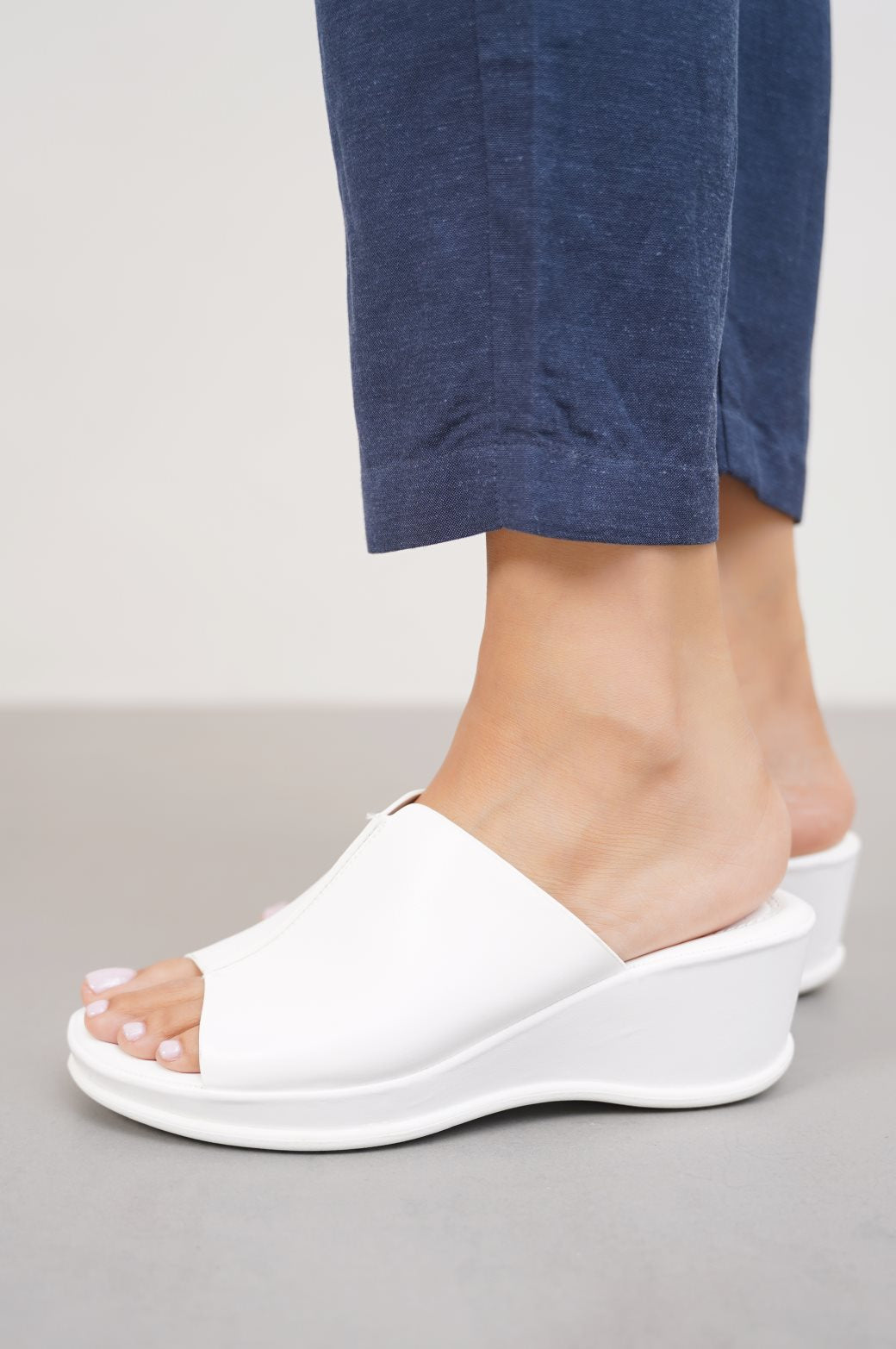WHITE WIDE VAMP WEDGE