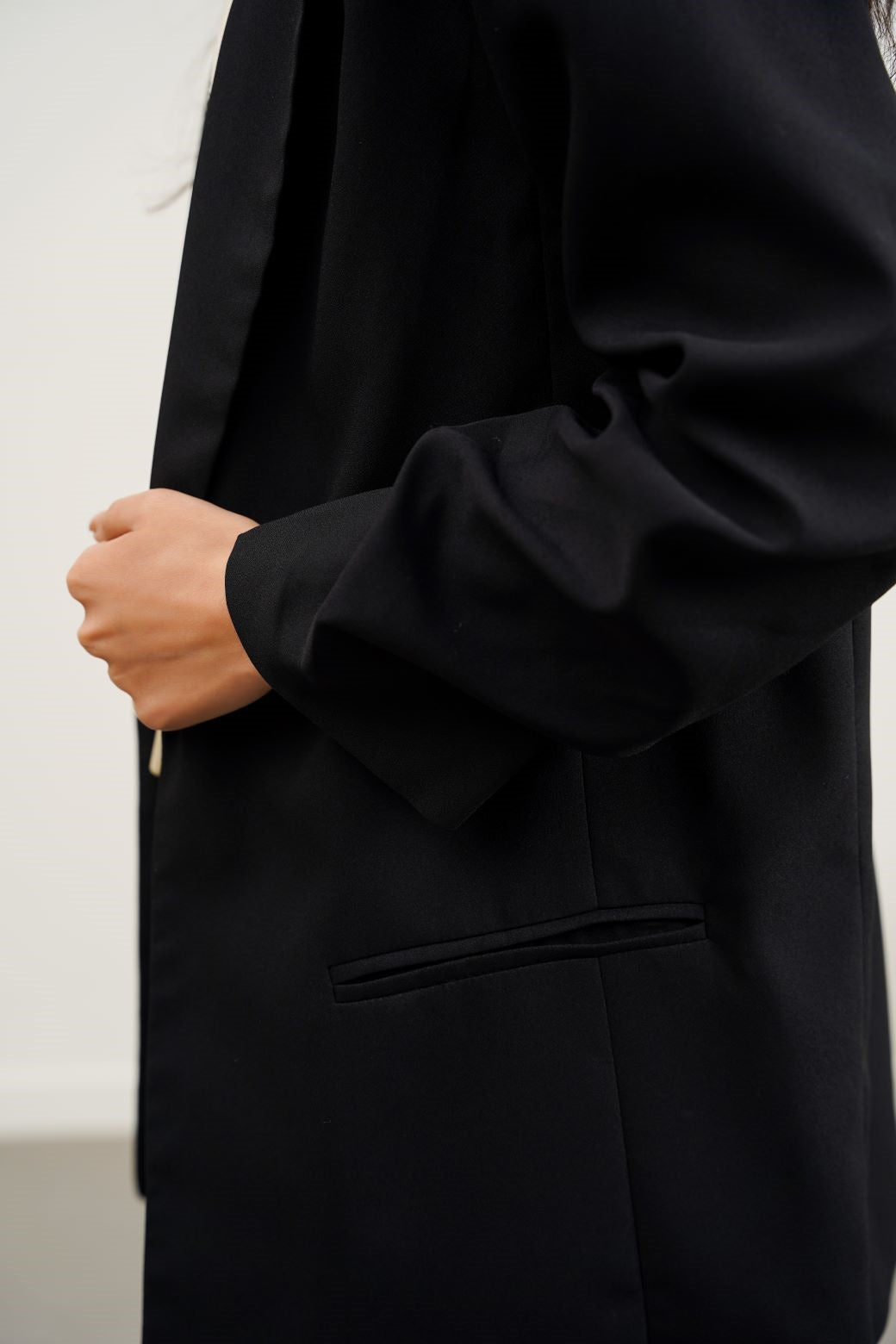 BLACK BASIC BLAZER WITH RUCHED SLEEVE