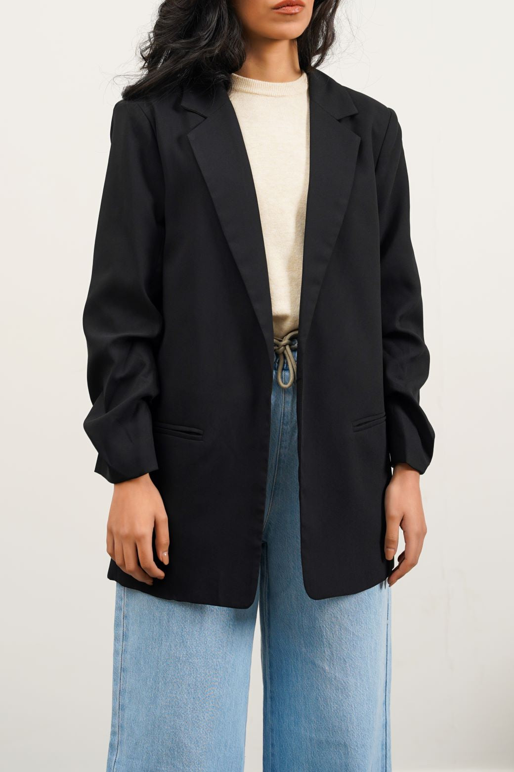 BLACK BASIC BLAZER WITH RUCHED SLEEVE
