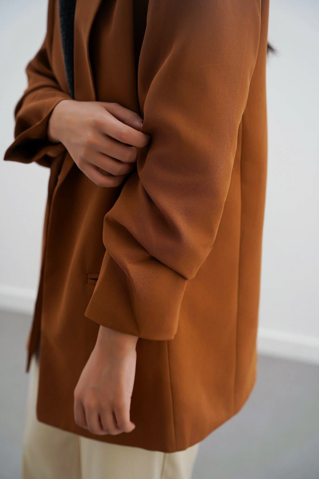 BROWN BASIC BLAZER WITH RUCHED SLEEVE