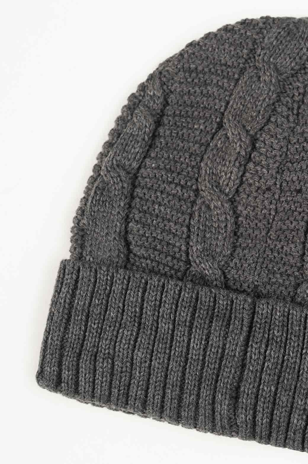 GREY KNITTED BEANIE