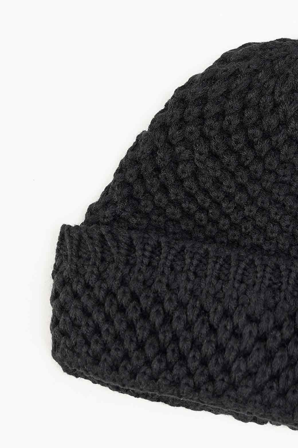 BLACK REGULAR KNITTED BEANIE