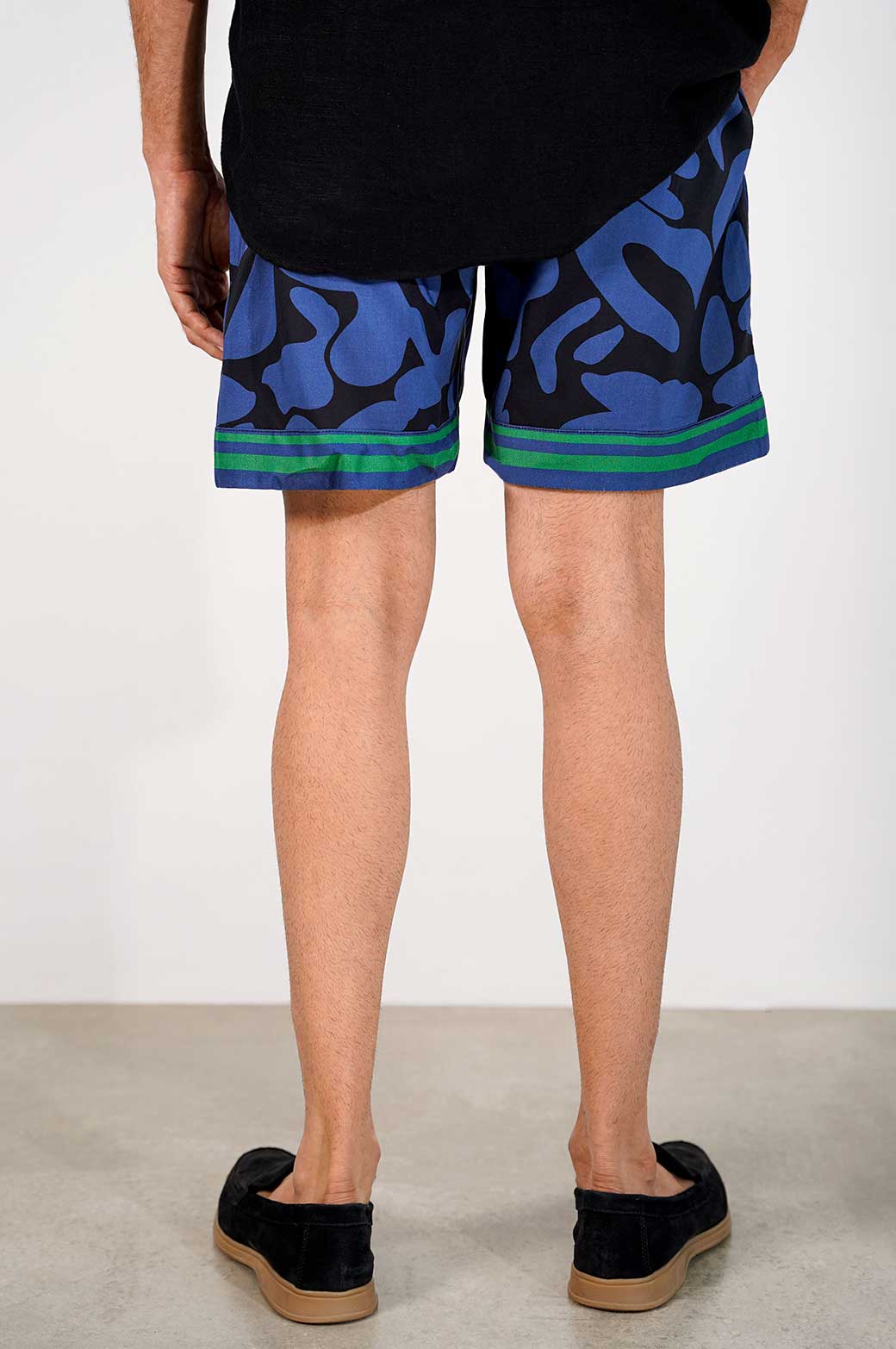 BLACK PRINTED DRAWSTRING SHORTS