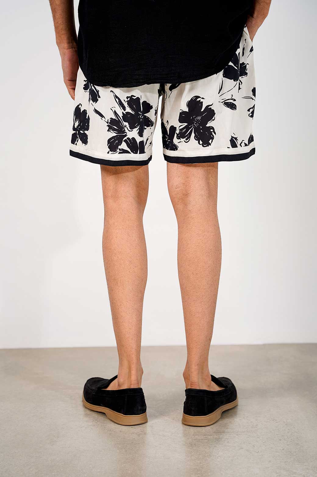 WHITE PRINTED DRAWSTRING SHORTS