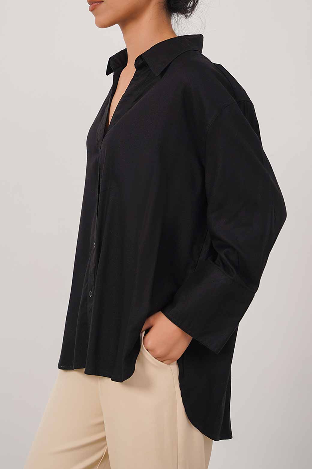 BLACK BASIC BUTTON DOWN SHIRT