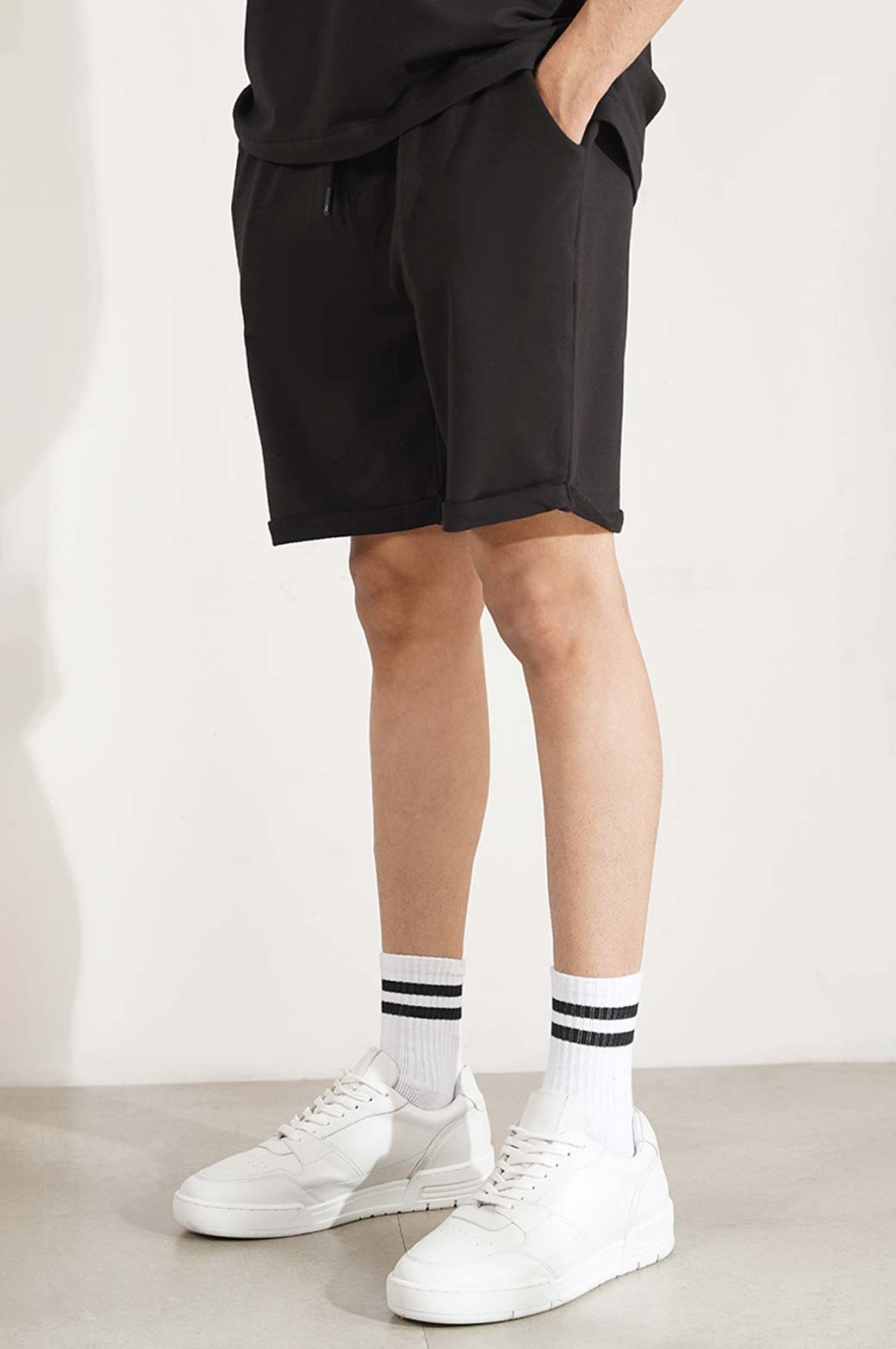 BLACK DRAWSTRING SHROTS