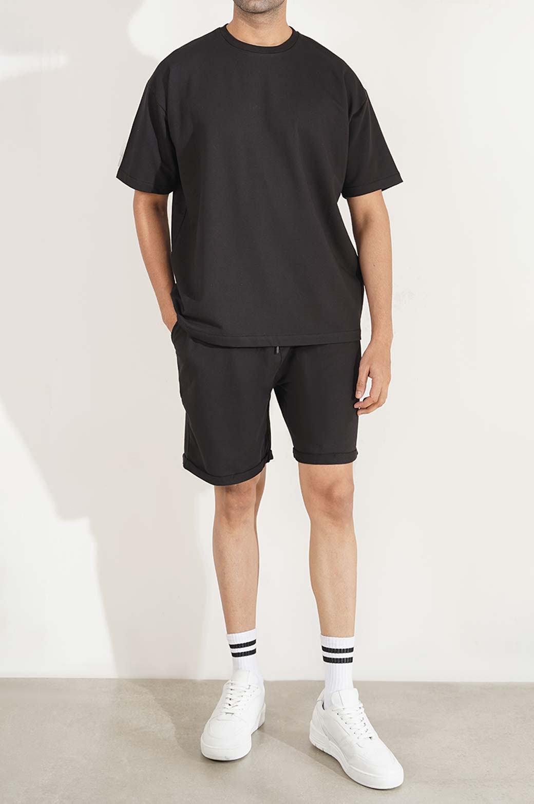 BLACK DRAWSTRING SHROTS