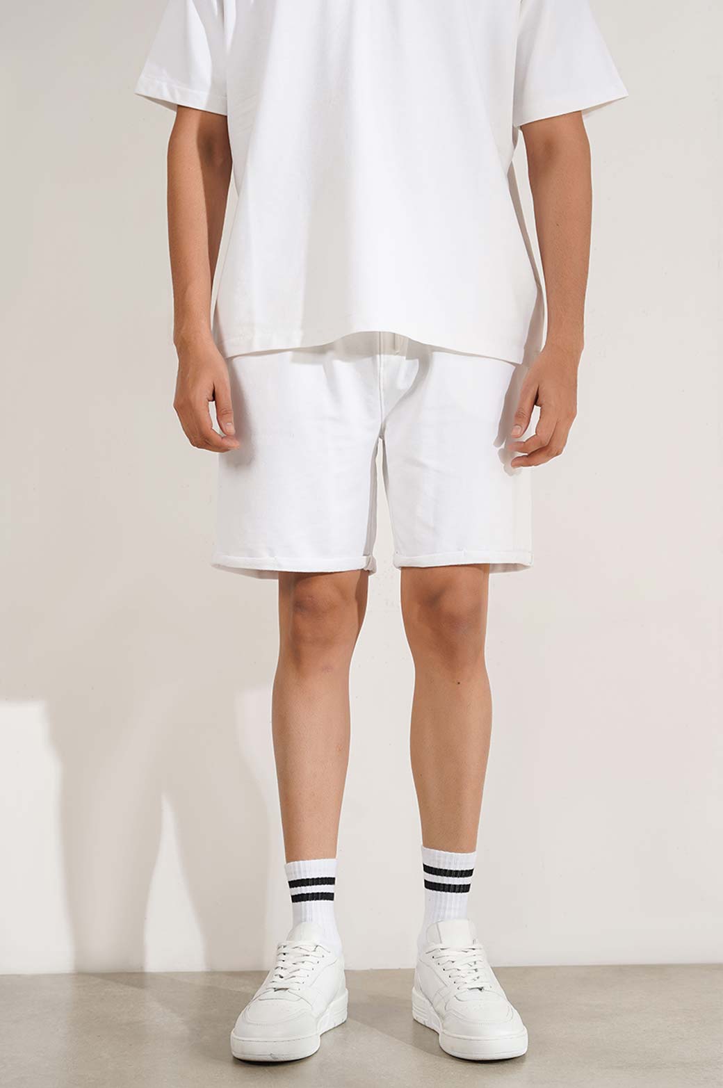 WHITE DRAWSTRING SHORTS