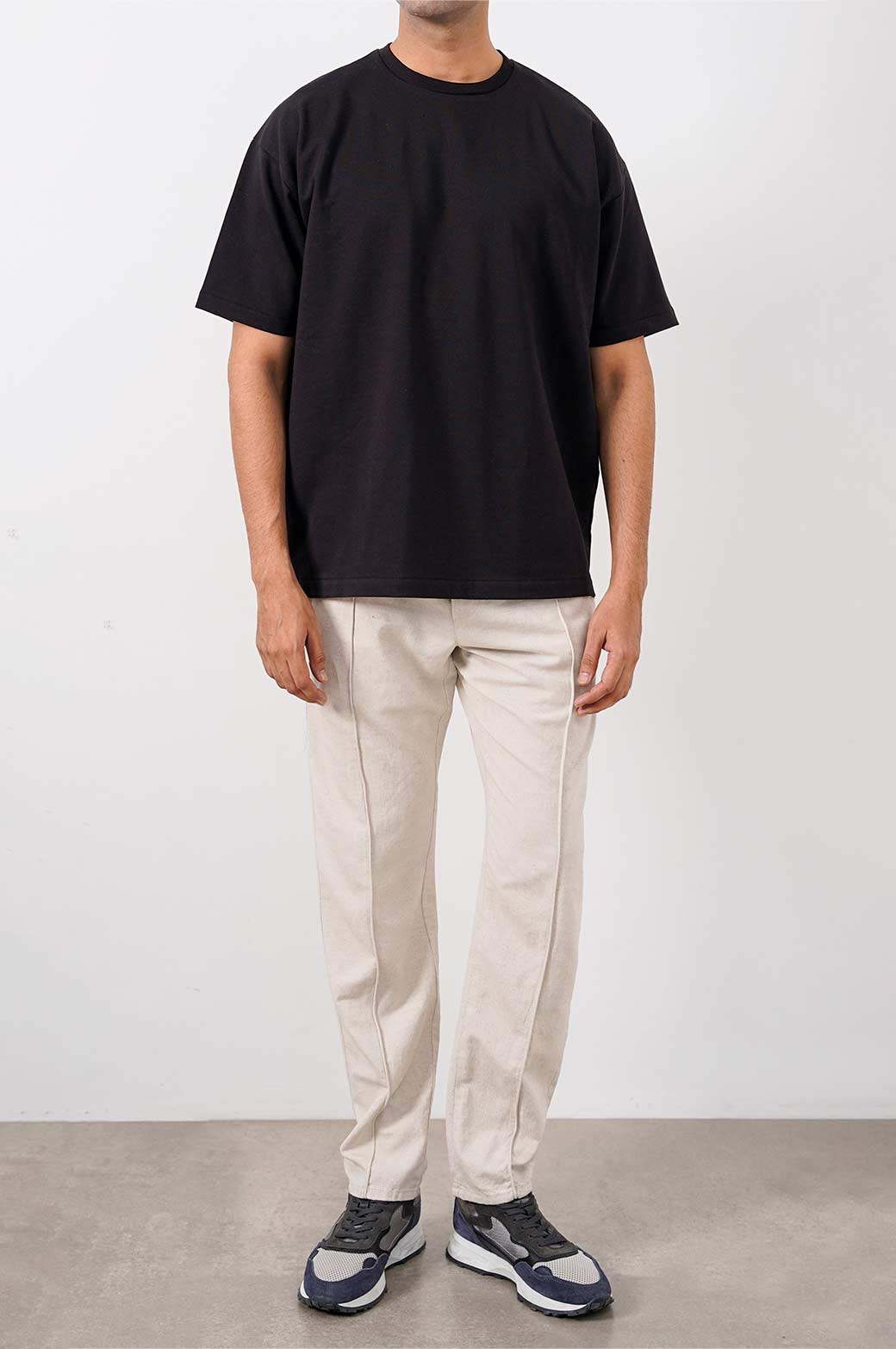 BLACK ROUND NECK T-SHIRT