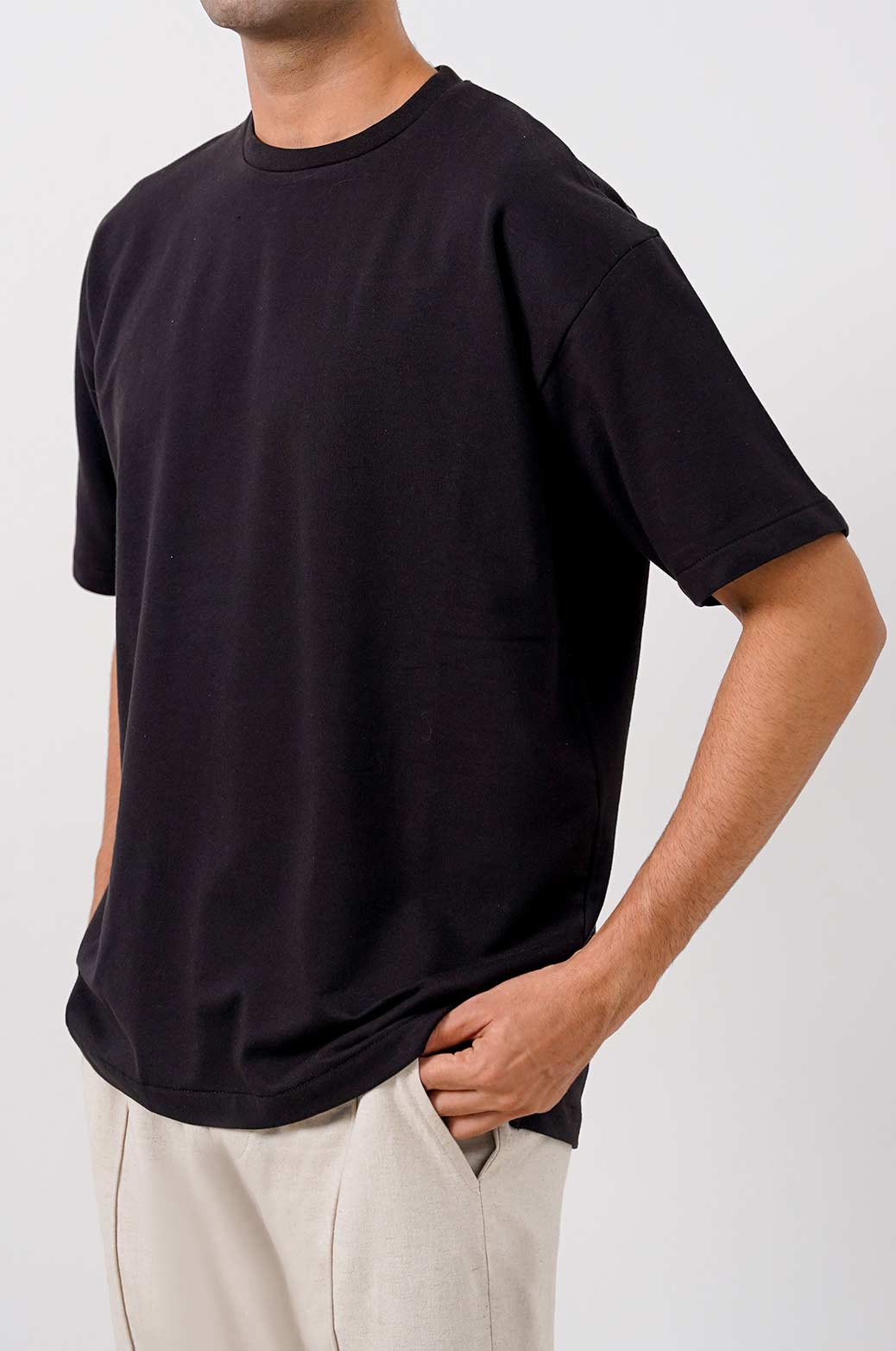 BLACK ROUND NECK T-SHIRT
