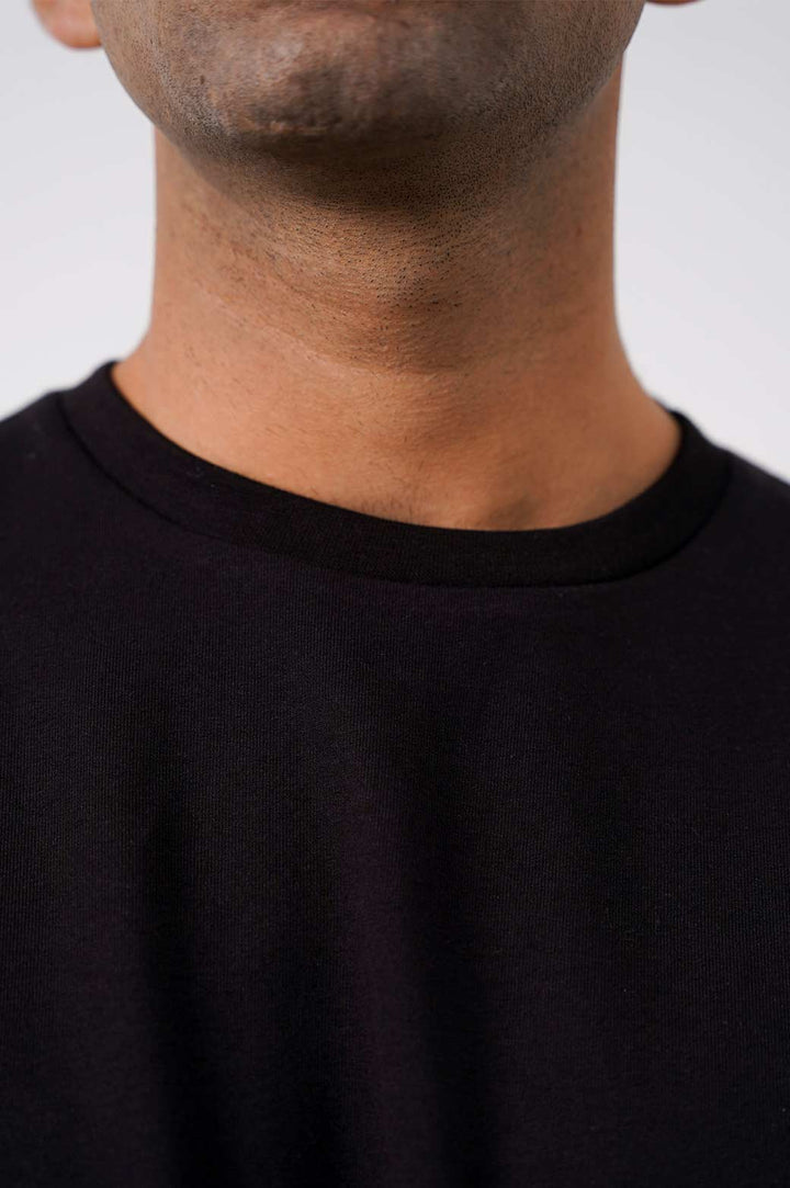 BLACK ROUND NECK T-SHIRT