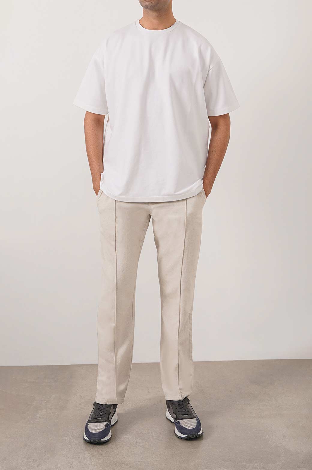 WHITE ROUND NECK T-SHIRT