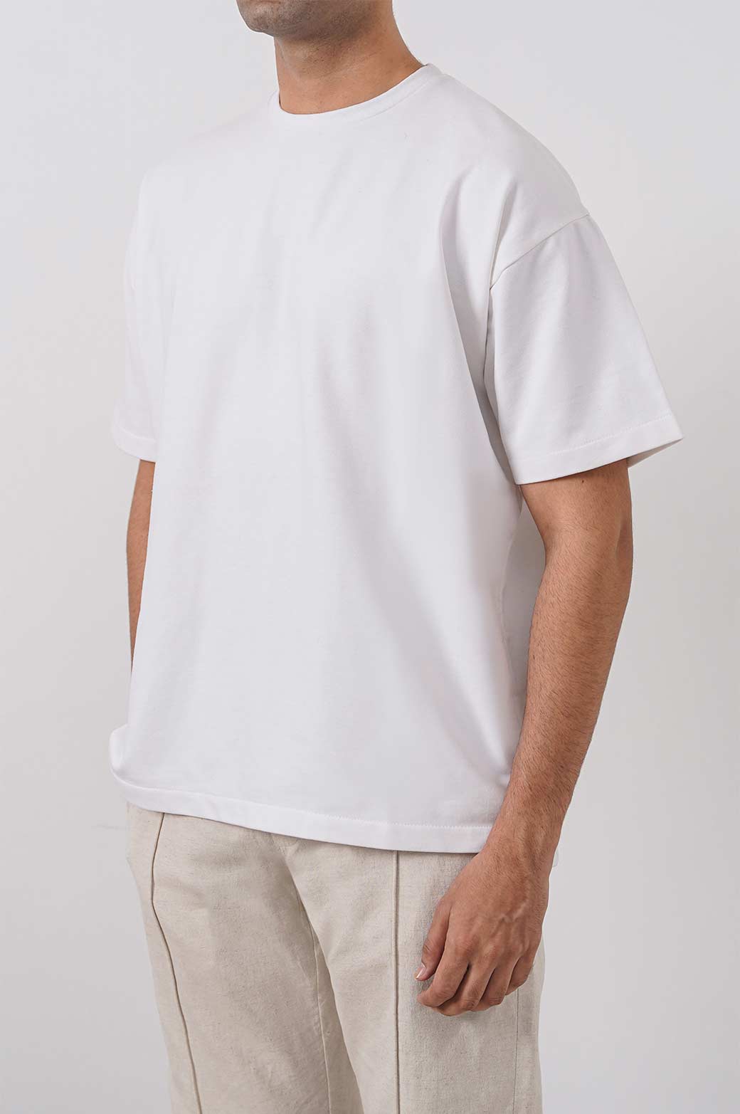 WHITE ROUND NECK T-SHIRT