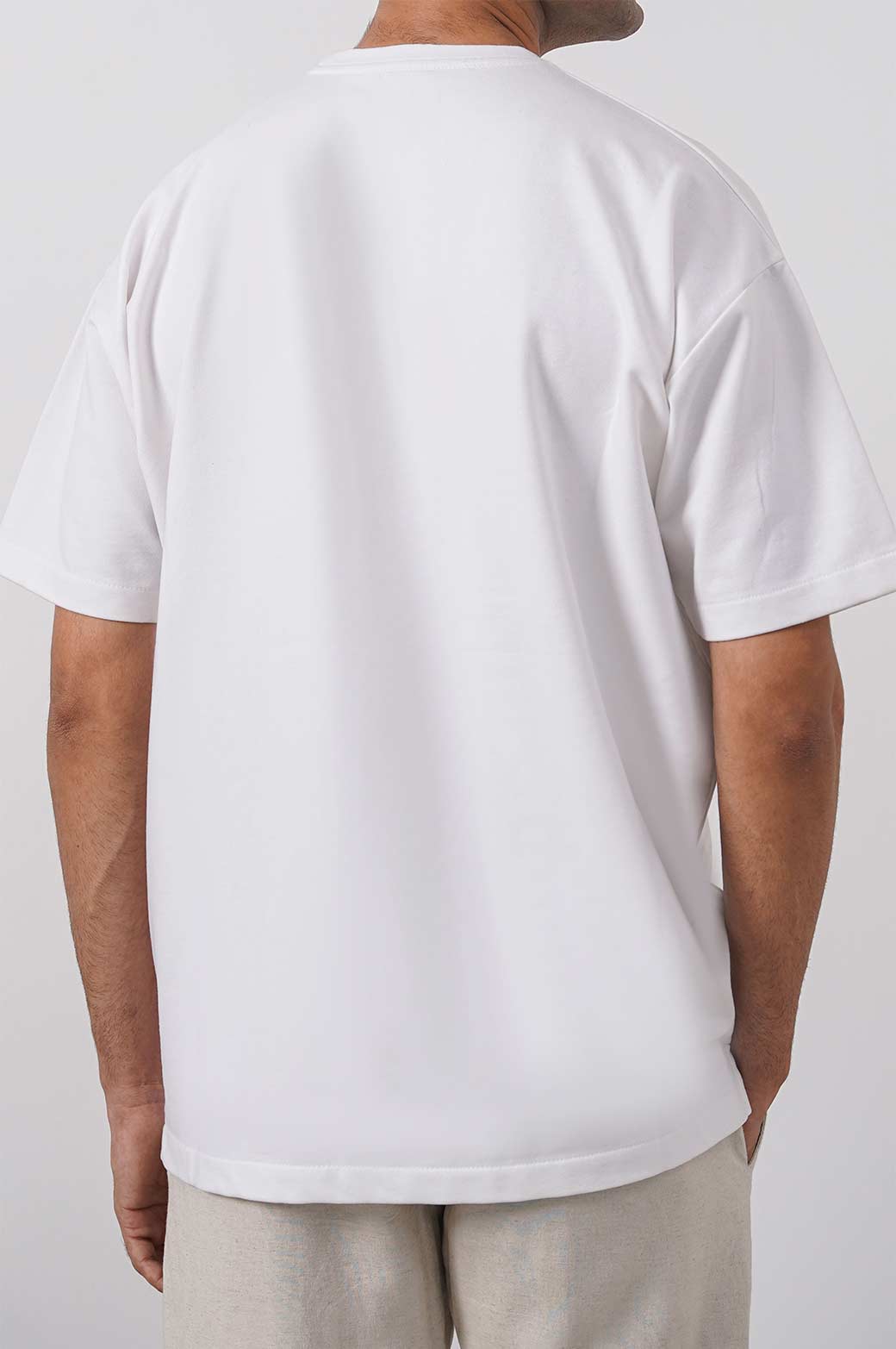 WHITE ROUND NECK T-SHIRT