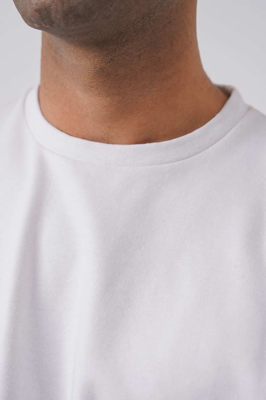 WHITE ROUND NECK T-SHIRT