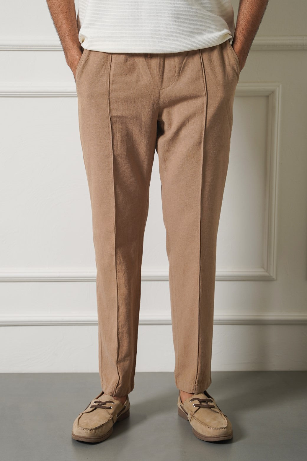 KHAKI BASIC TAPERED PANTS