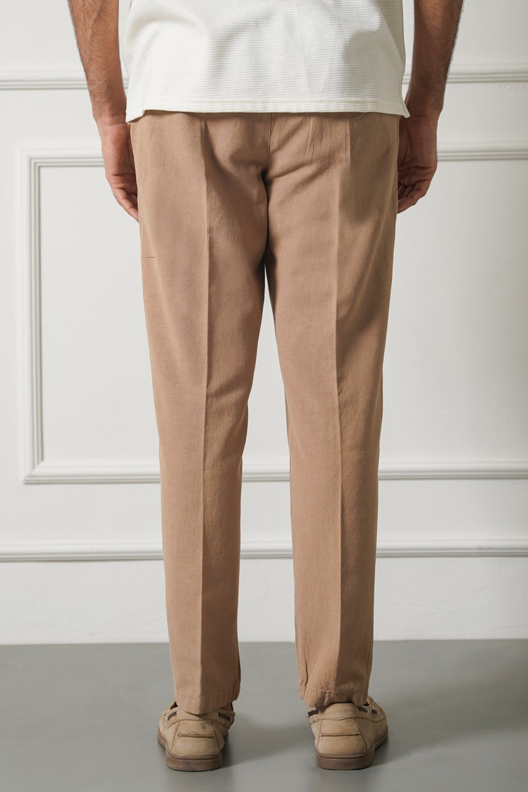 KHAKI BASIC TAPERED PANTS