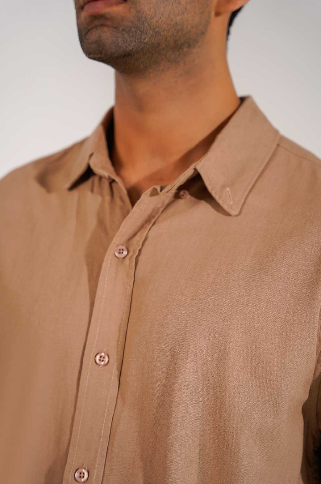 BROWN BASIC BUTTON DOWN SHIRT