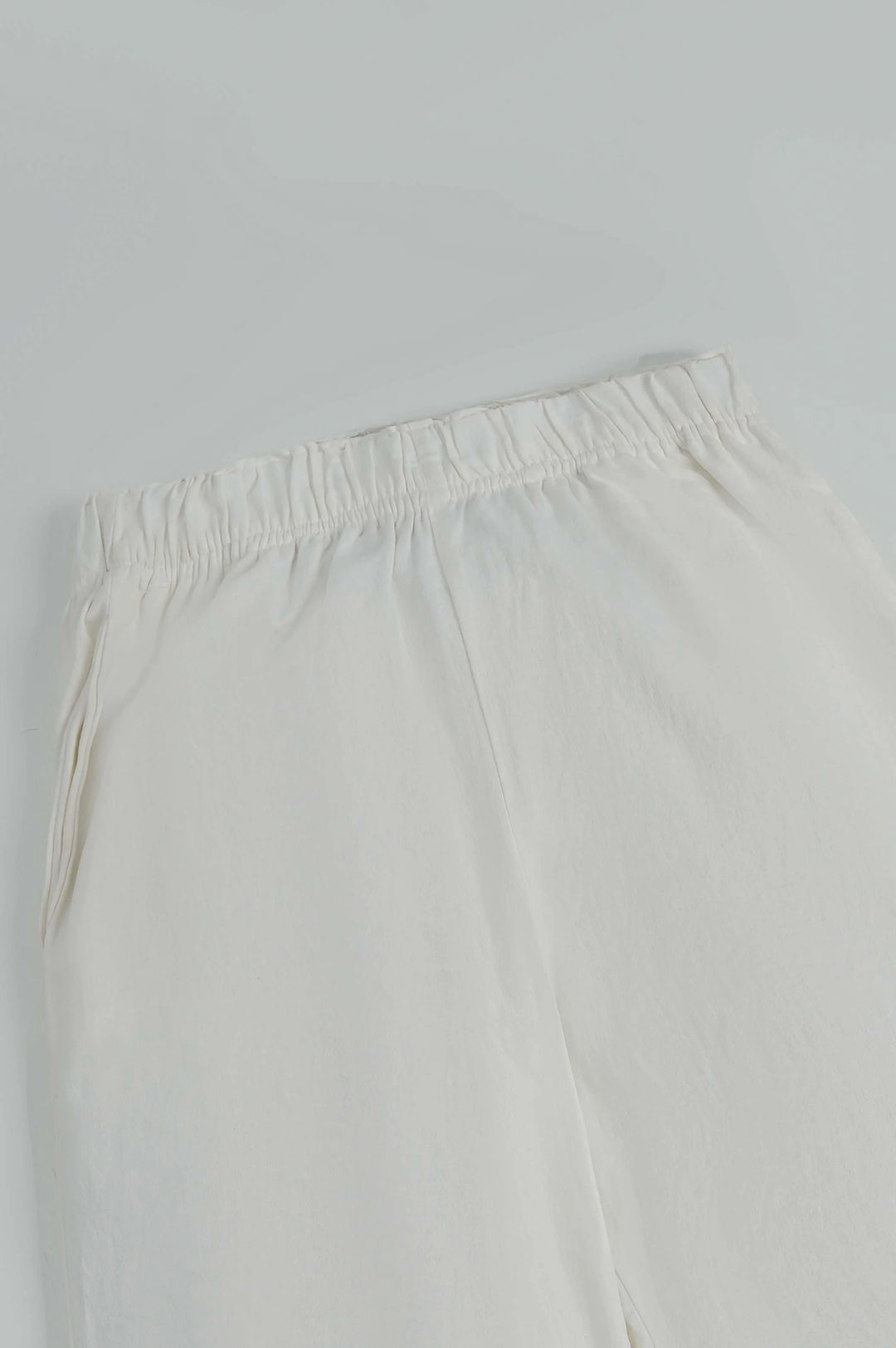 WHITE WIDE ANKLE-CUT PANTS