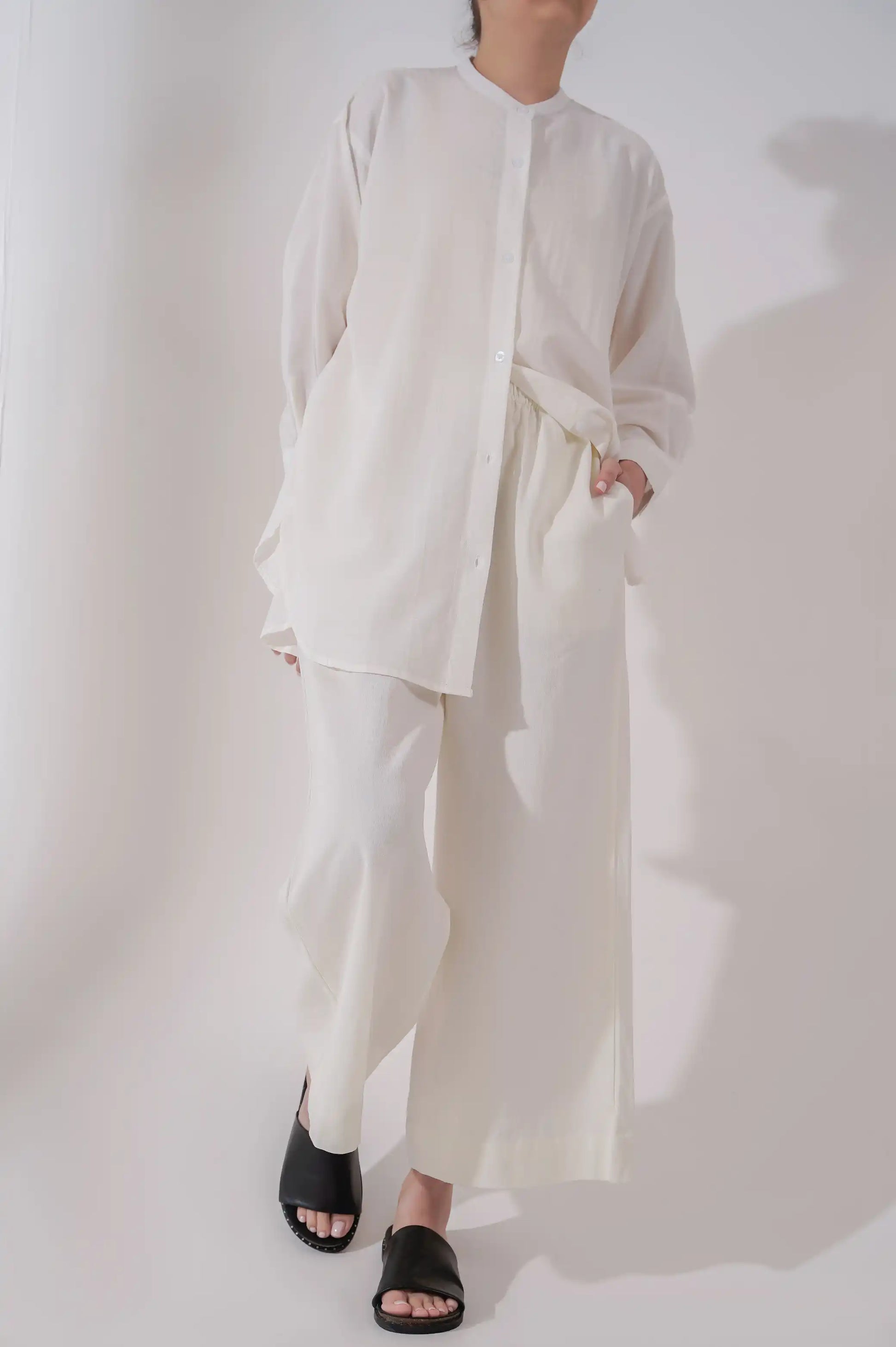 WHITE WIDE ANKLE-CUT PANTS