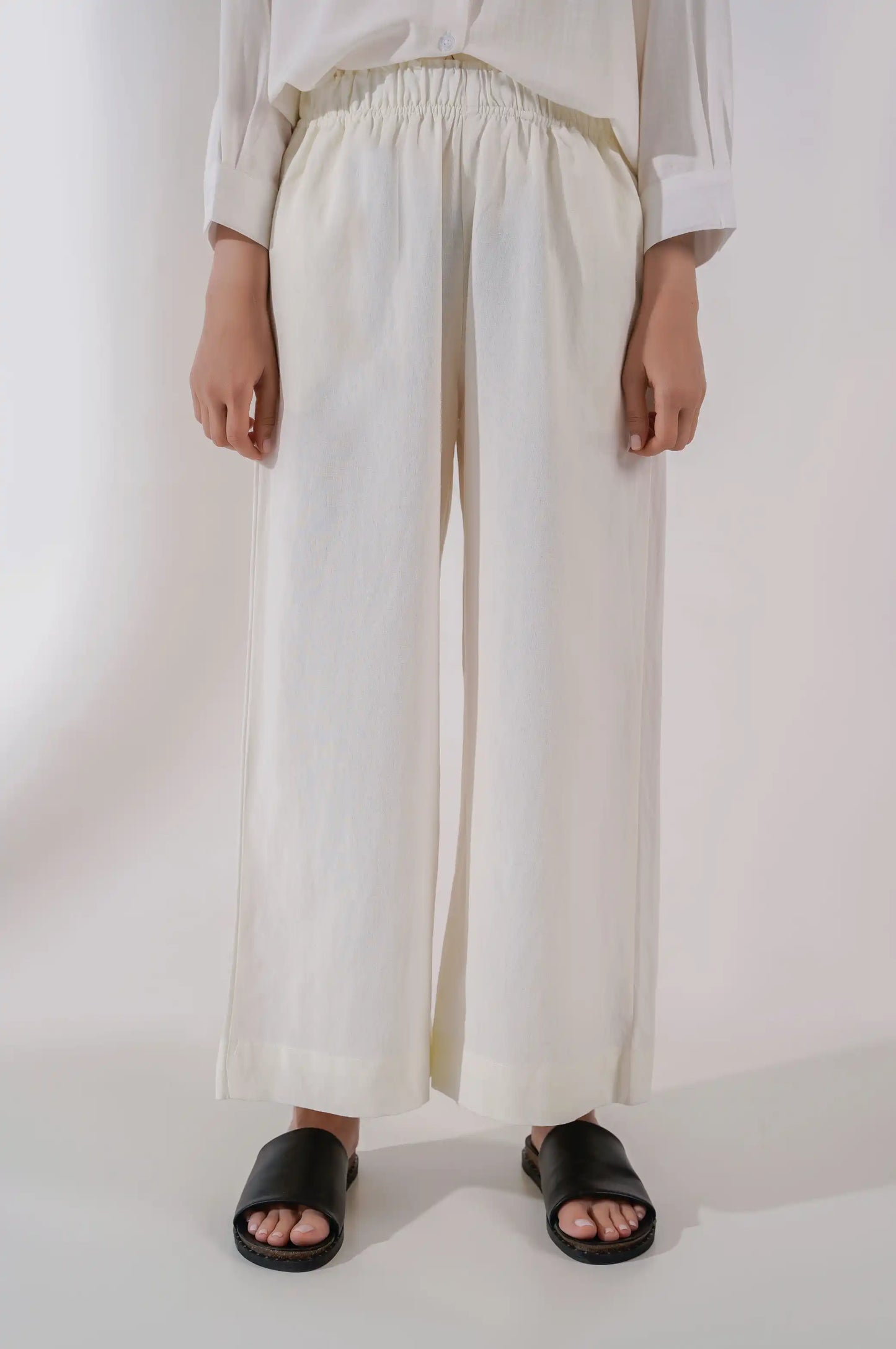 WHITE WIDE ANKLE-CUT PANTS