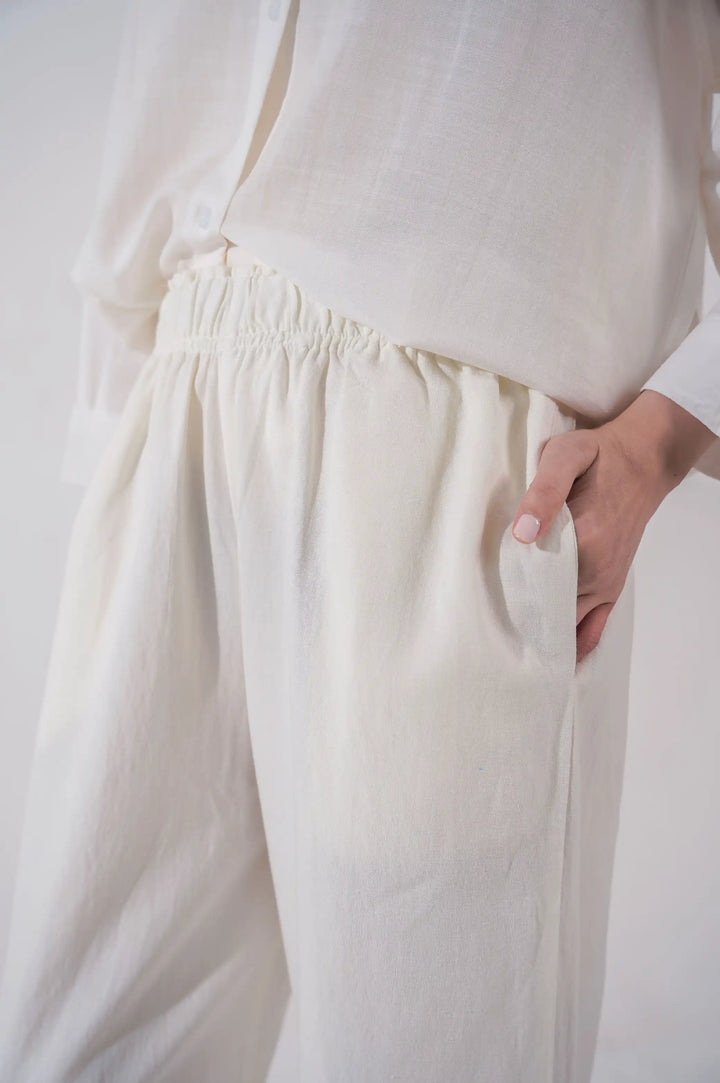 WHITE WIDE ANKLE-CUT PANTS