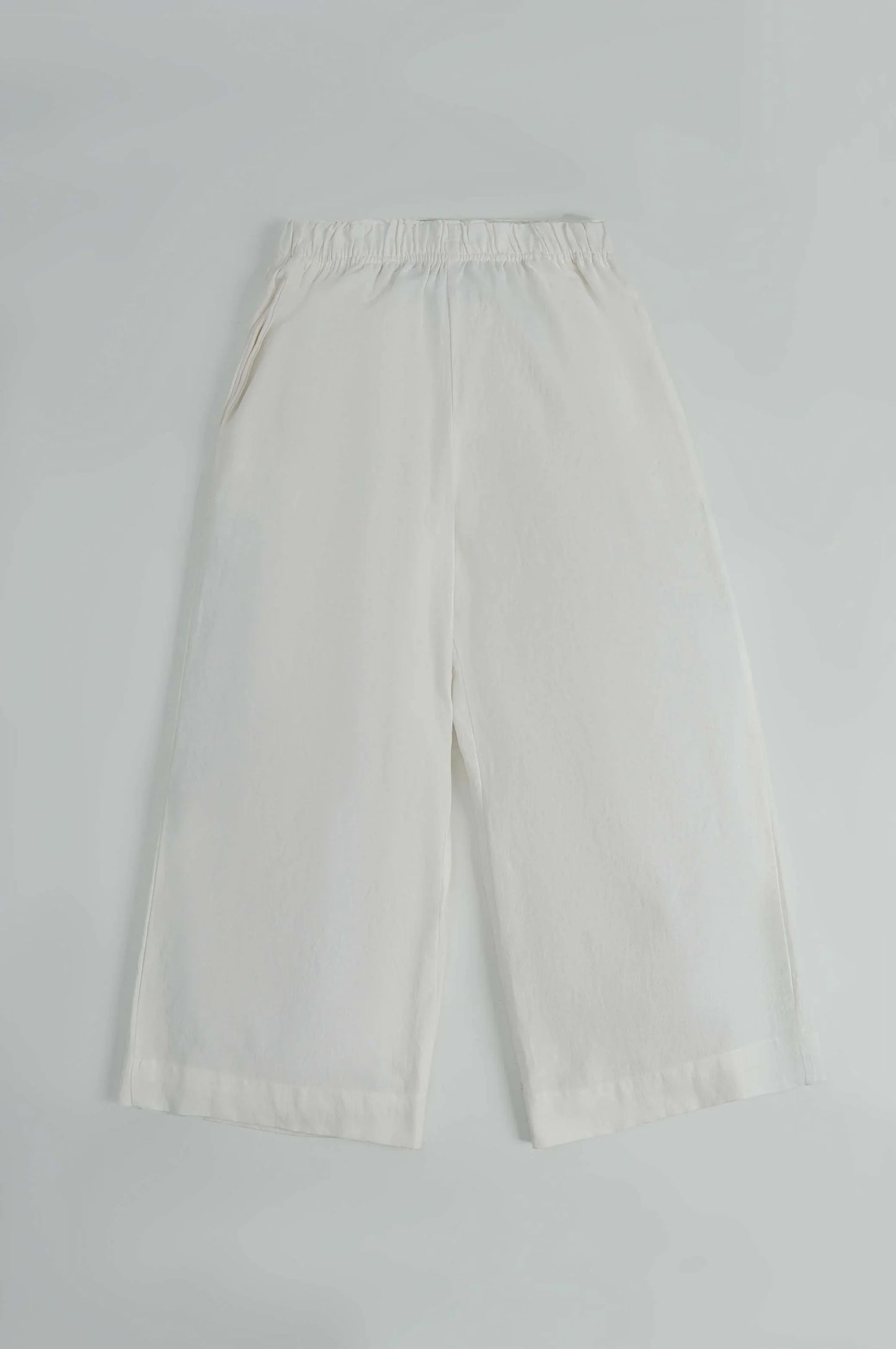 WHITE WIDE ANKLE-CUT PANTS