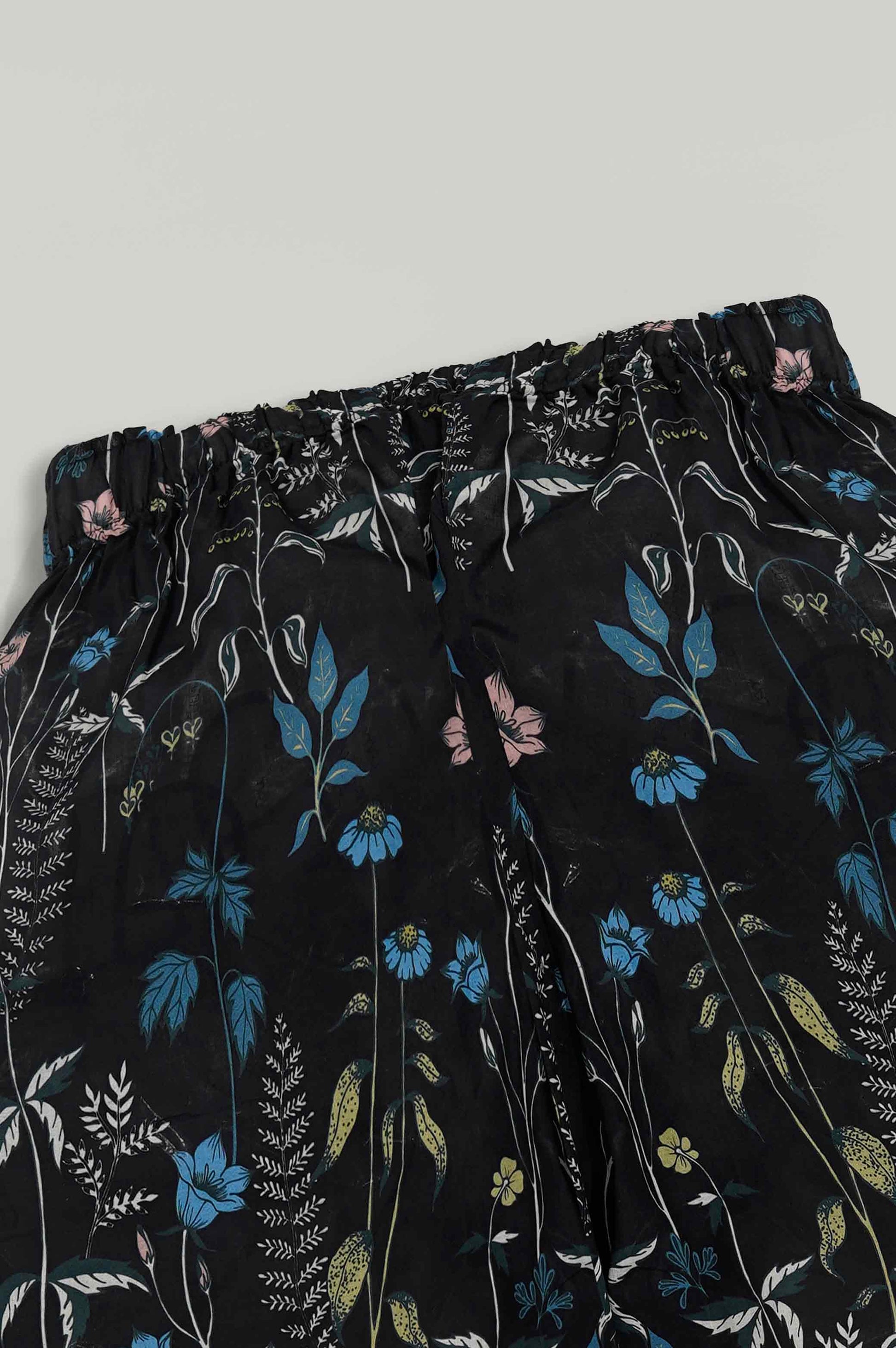 BLACK GARDENIA PRINTED PANTS