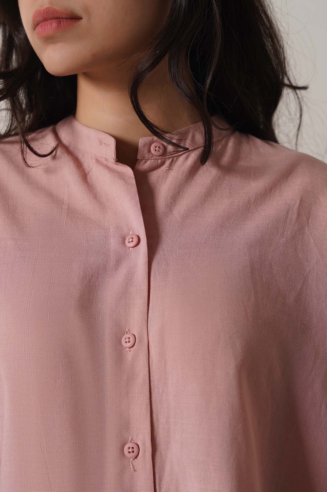 TEA PINK BAND COLLAR LONG SHIRT