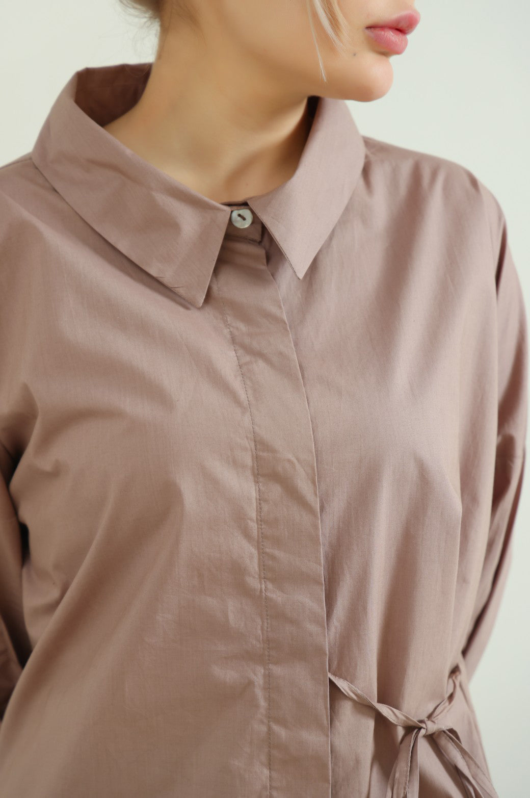 BROWN TIE-UP POPLIN SHIRT